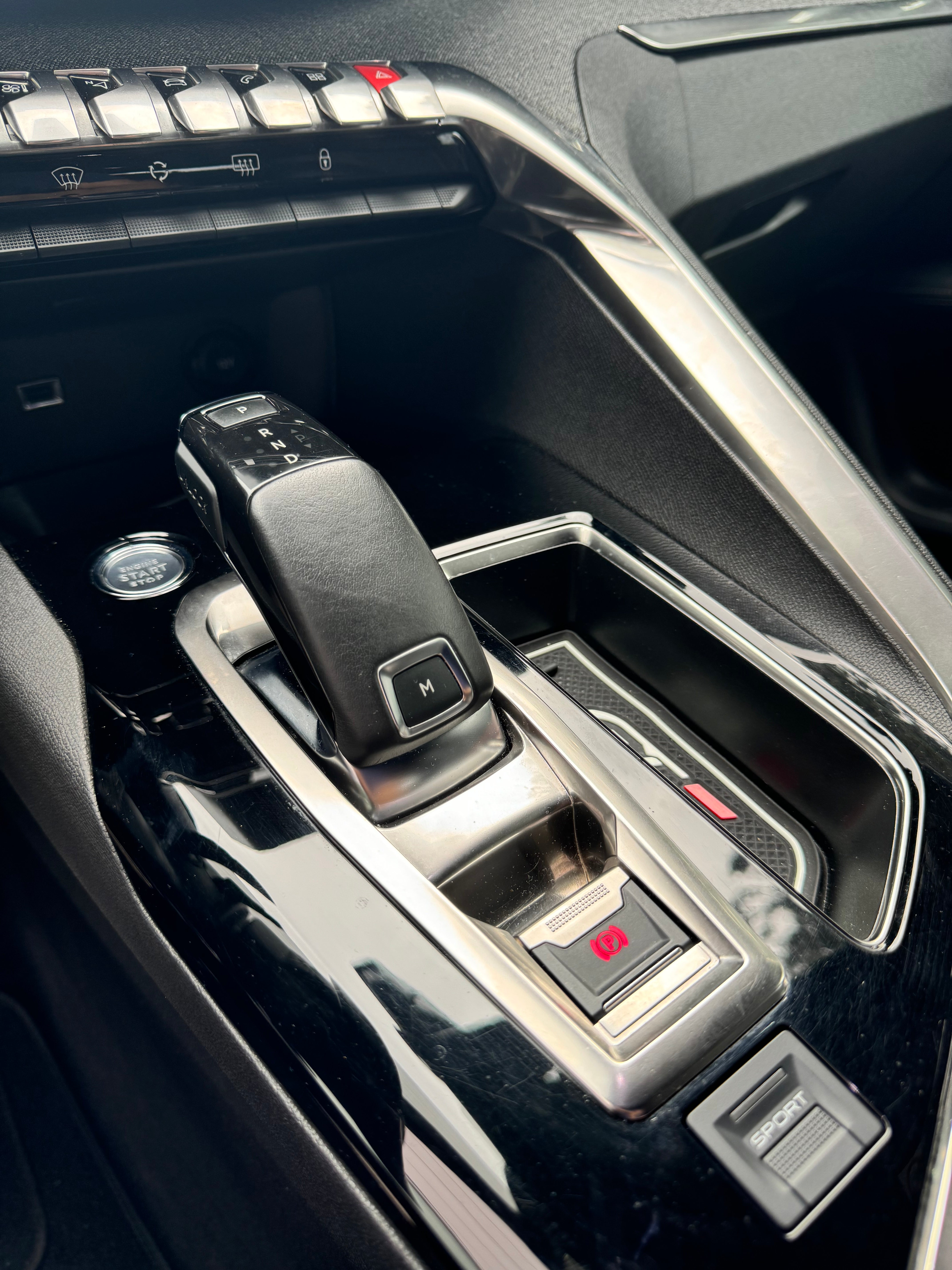 Peugeot 3008 1.6 180CH GT Line EAT8 Peugeot 3008 1.6 180CH GT Line EAT8