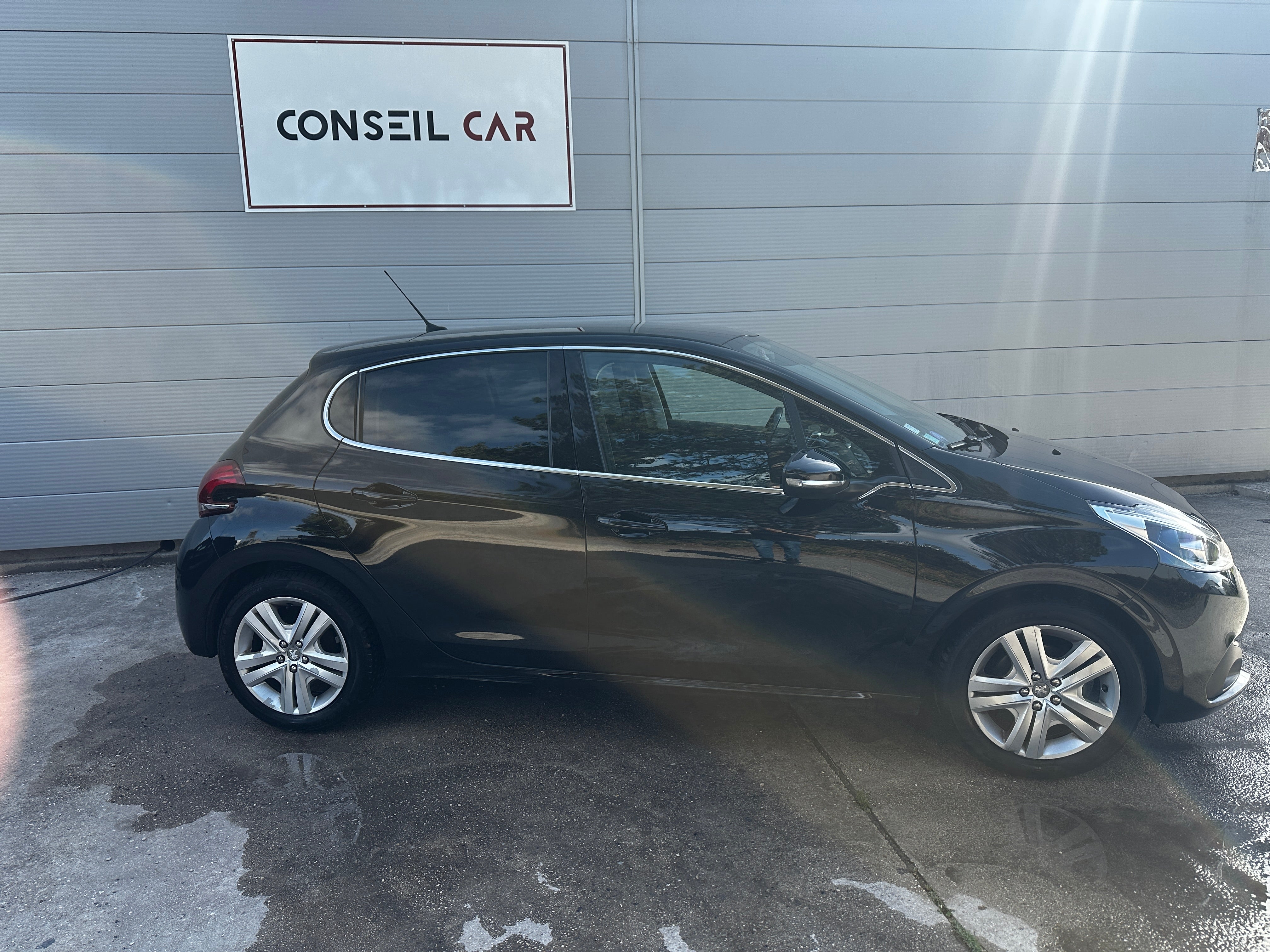 Peugeot 208 1.2 PureTech 110CH Peugeot 208 1.2 PureTech 110CH