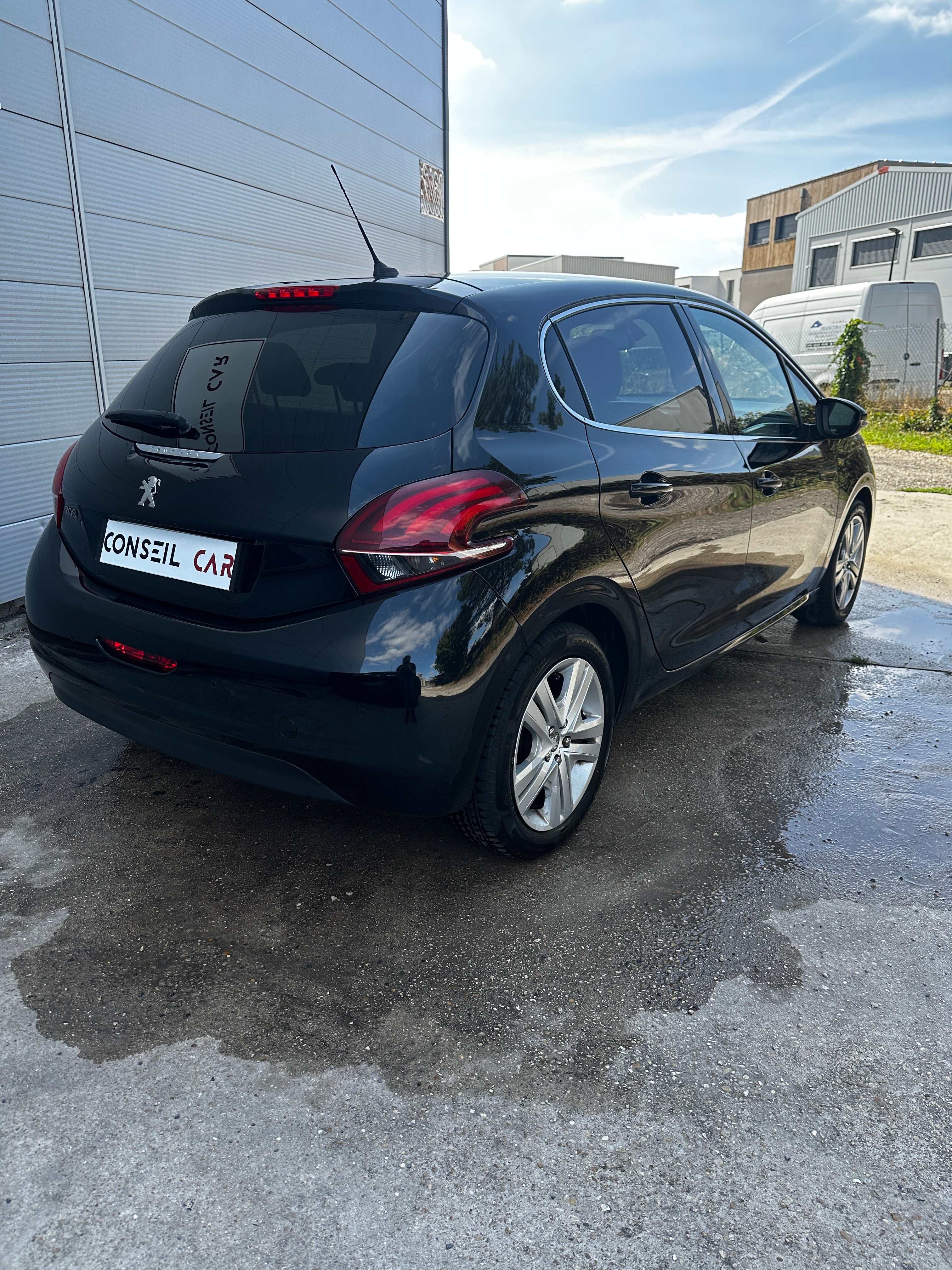 Peugeot 208 1.2 PureTech 110CH Peugeot 208 1.2 PureTech 110CH