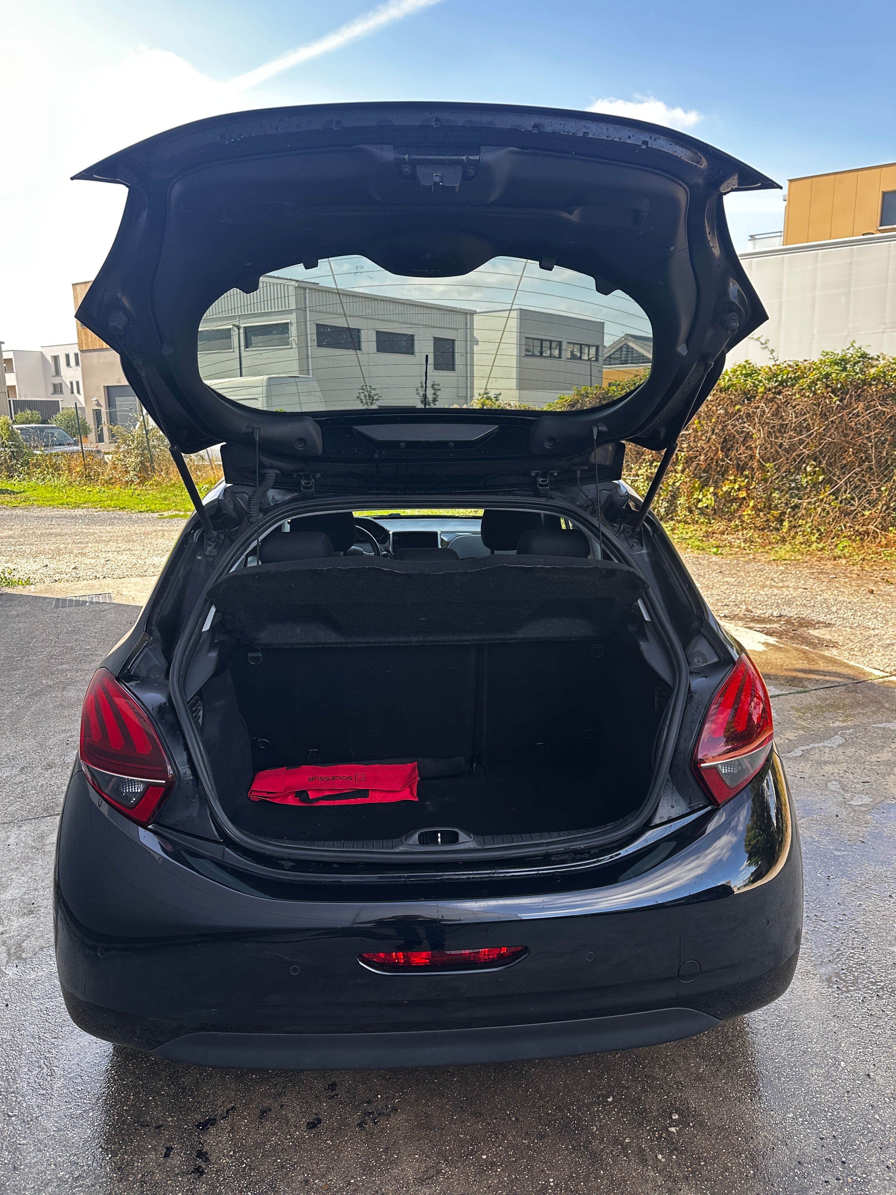 Peugeot 208 1.2 PureTech 110CH Peugeot 208 1.2 PureTech 110CH