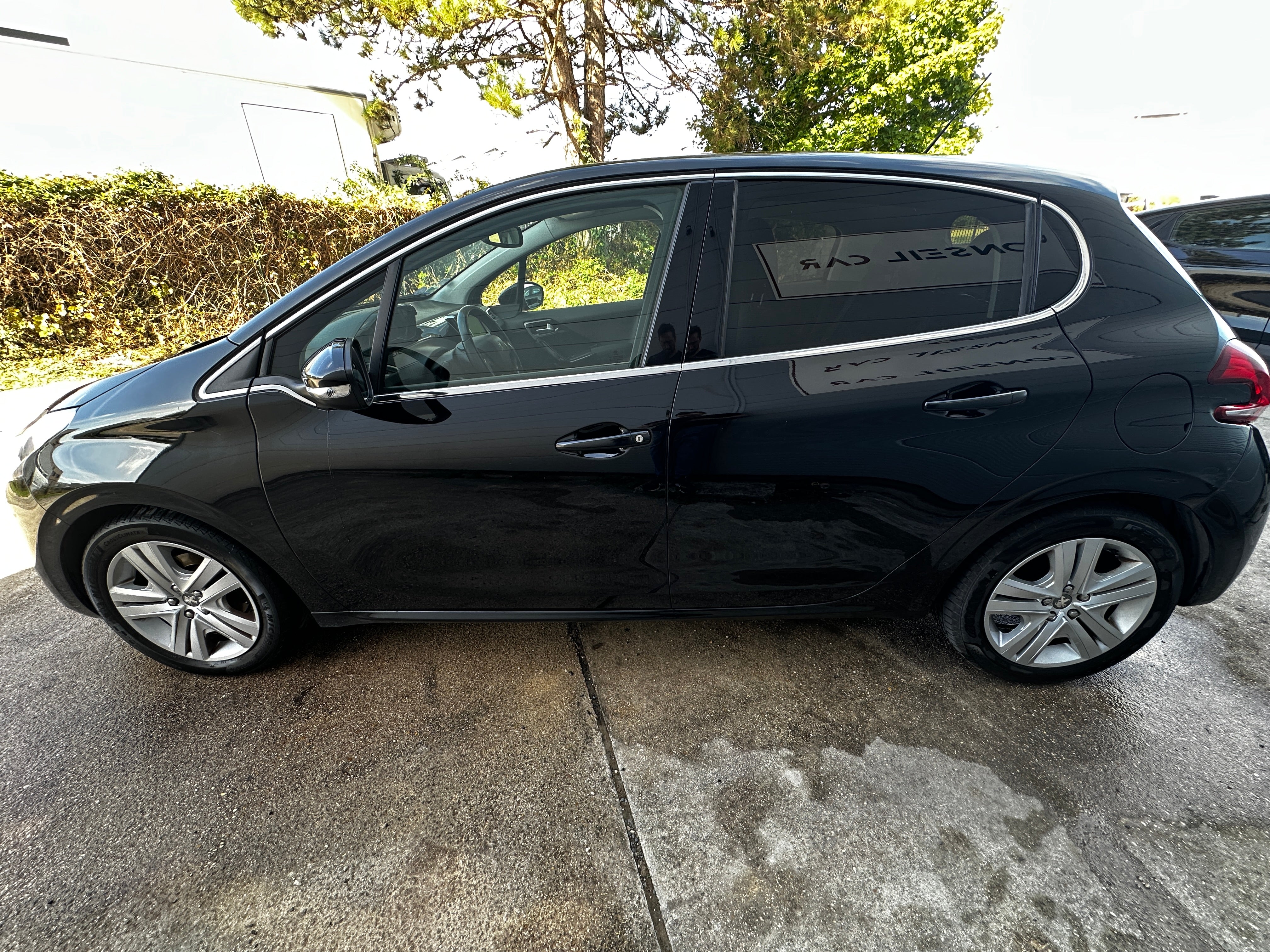Peugeot 208 1.2 PureTech 110CH Peugeot 208 1.2 PureTech 110CH