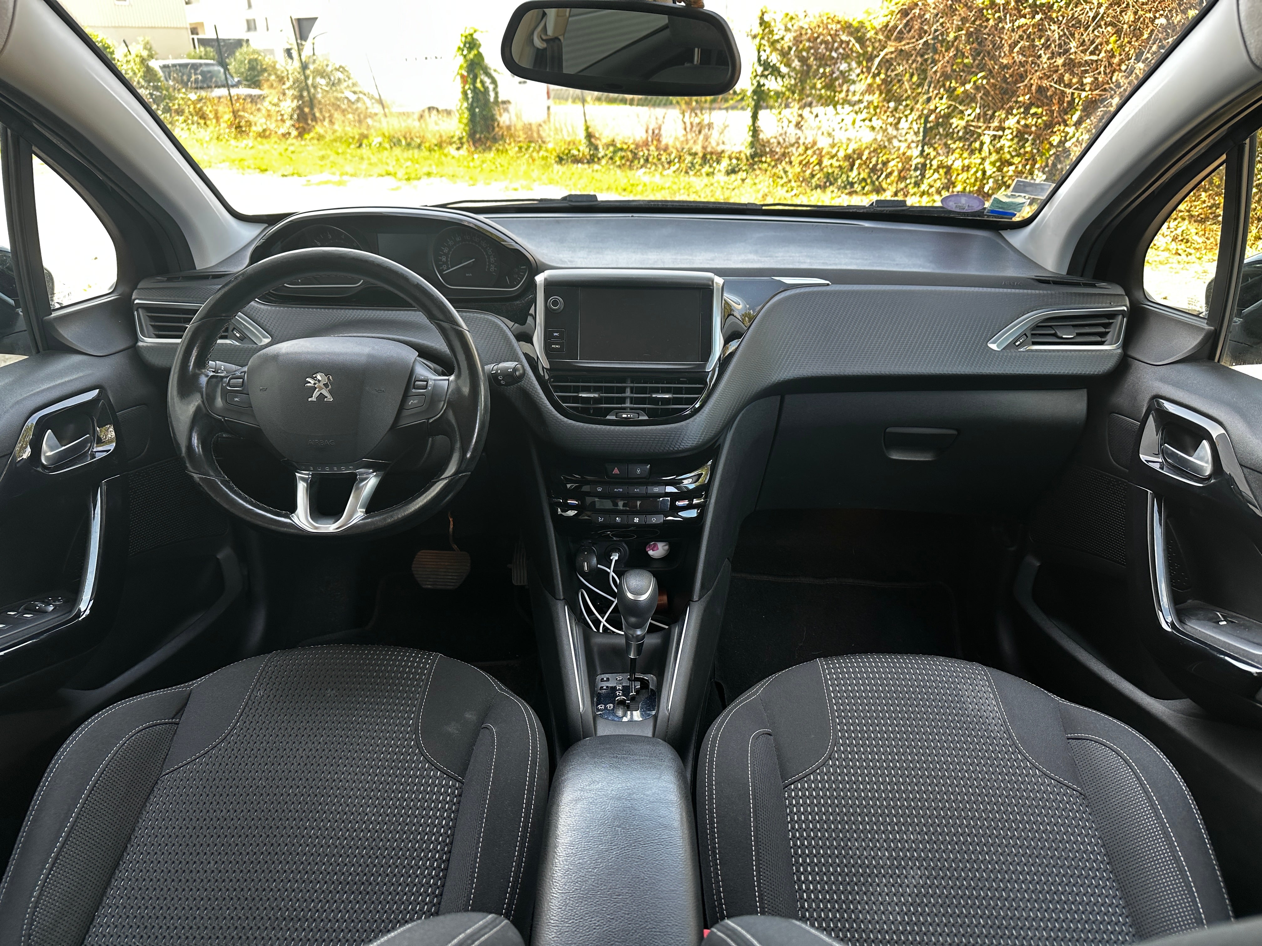 Peugeot 208 1.2 PureTech 110CH Peugeot 208 1.2 PureTech 110CH