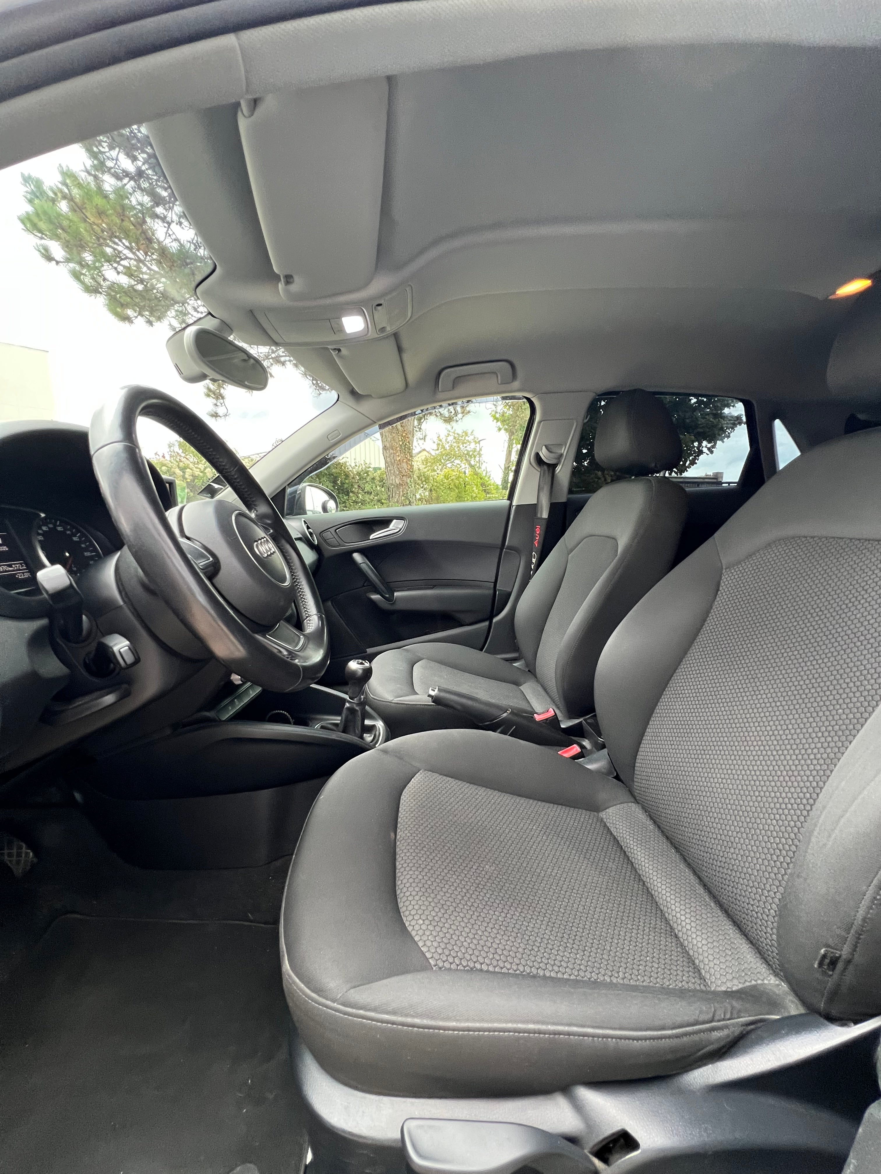 Audi A1 1.6 TDI 90 AMBIANTE Audi A1 1.6 TDI 90 AMBIANTE