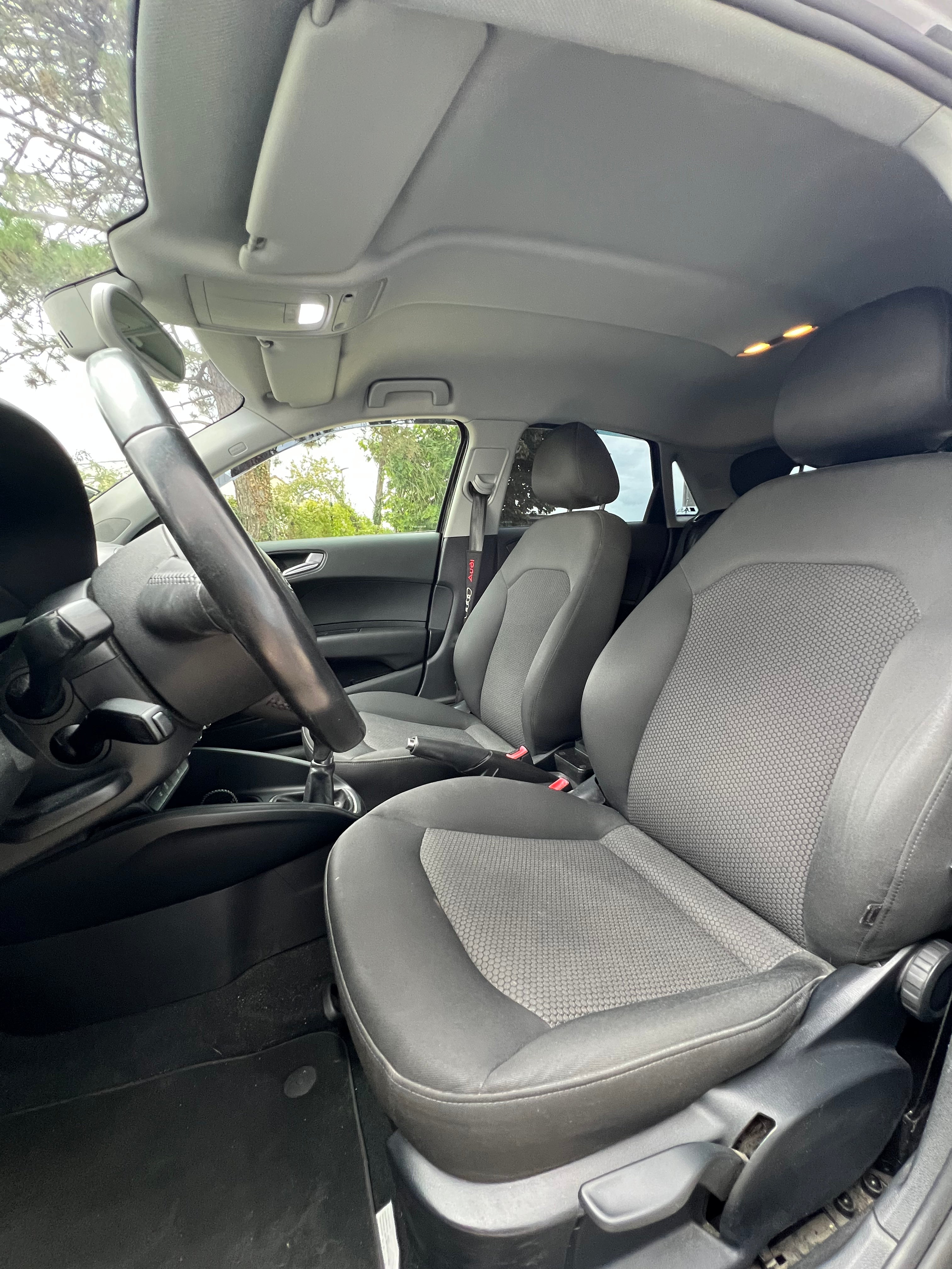 Audi A1 1.6 TDI 90 AMBIANTE Audi A1 1.6 TDI 90 AMBIANTE