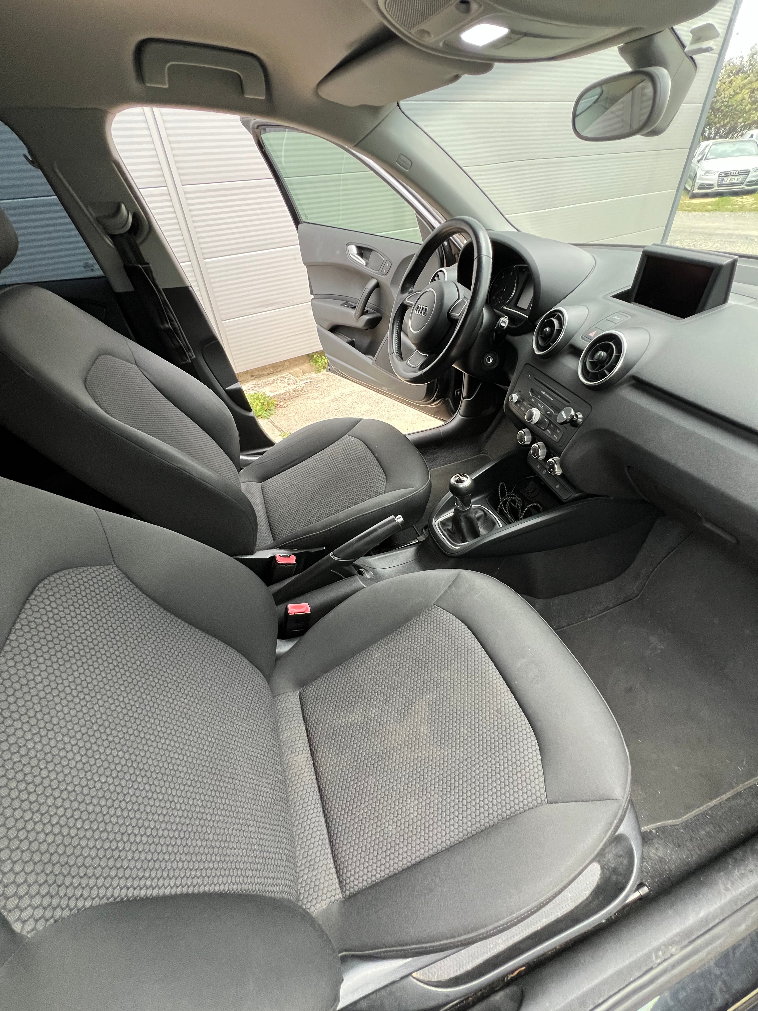 Audi A1 1.6 TDI 90 AMBIANTE Audi A1 1.6 TDI 90 AMBIANTE