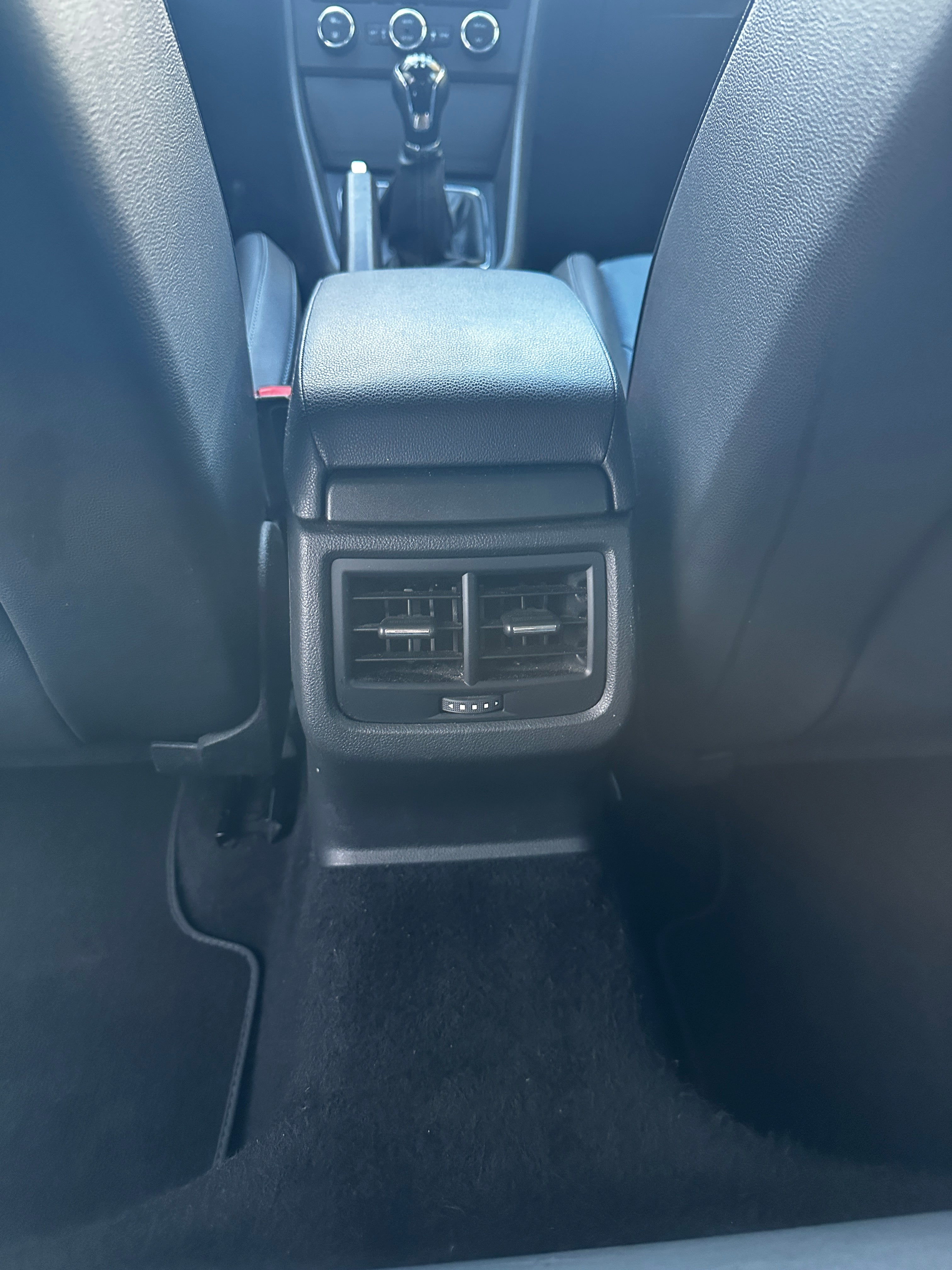 Seat Leon 1.6 TDI 105CH Seat Leon 1.6 TDI 105CH