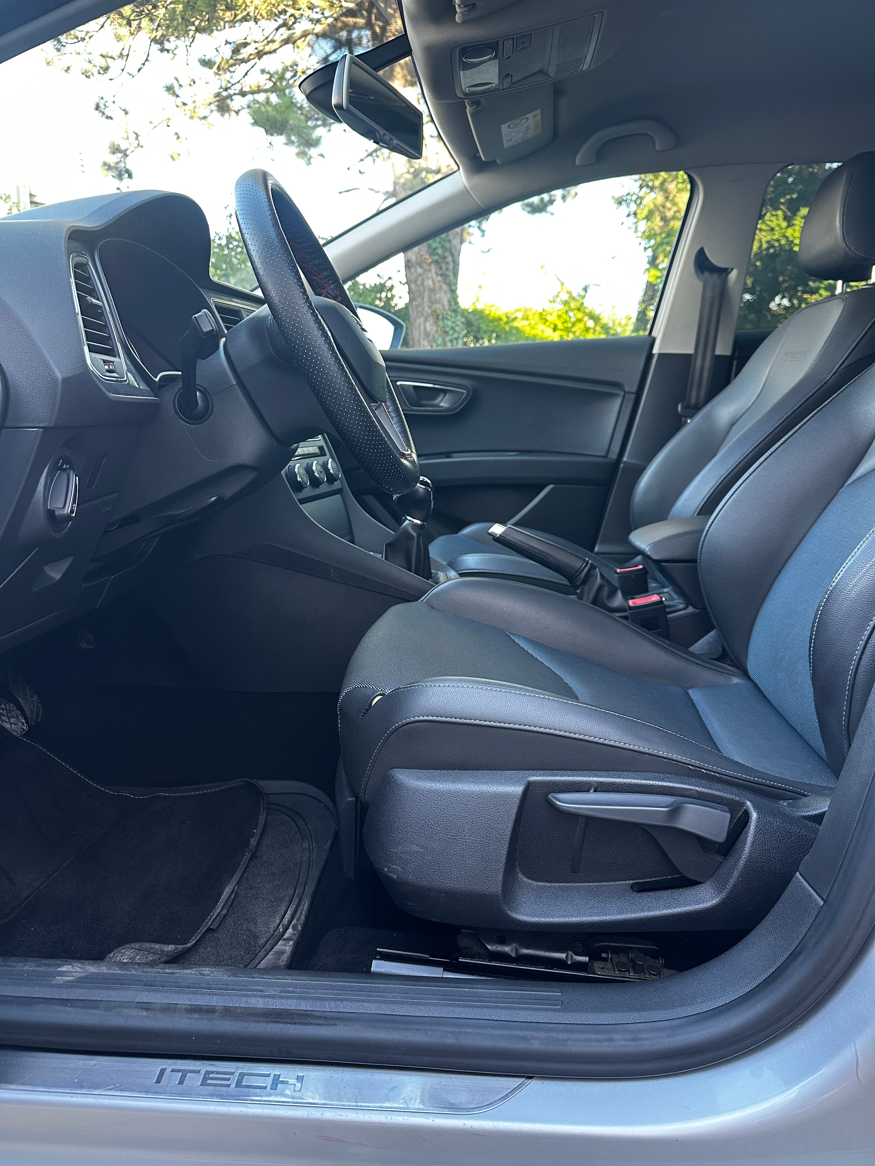 Seat Leon 1.6 TDI 105CH Seat Leon 1.6 TDI 105CH