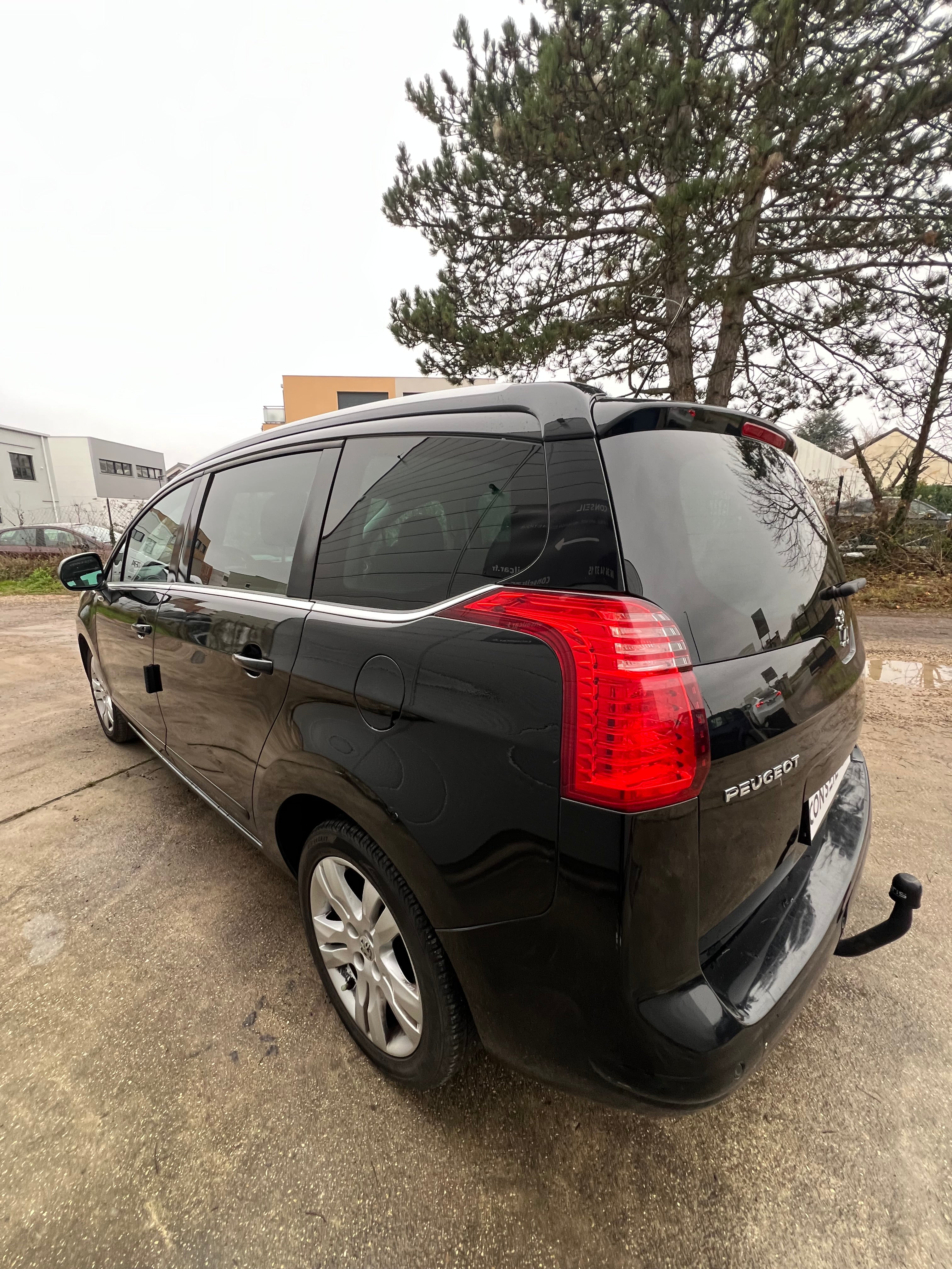 Peugeot 5008 1.6 HDi BOITE AUTO Peugeot 5008 1.6 HDi BOITE AUTO