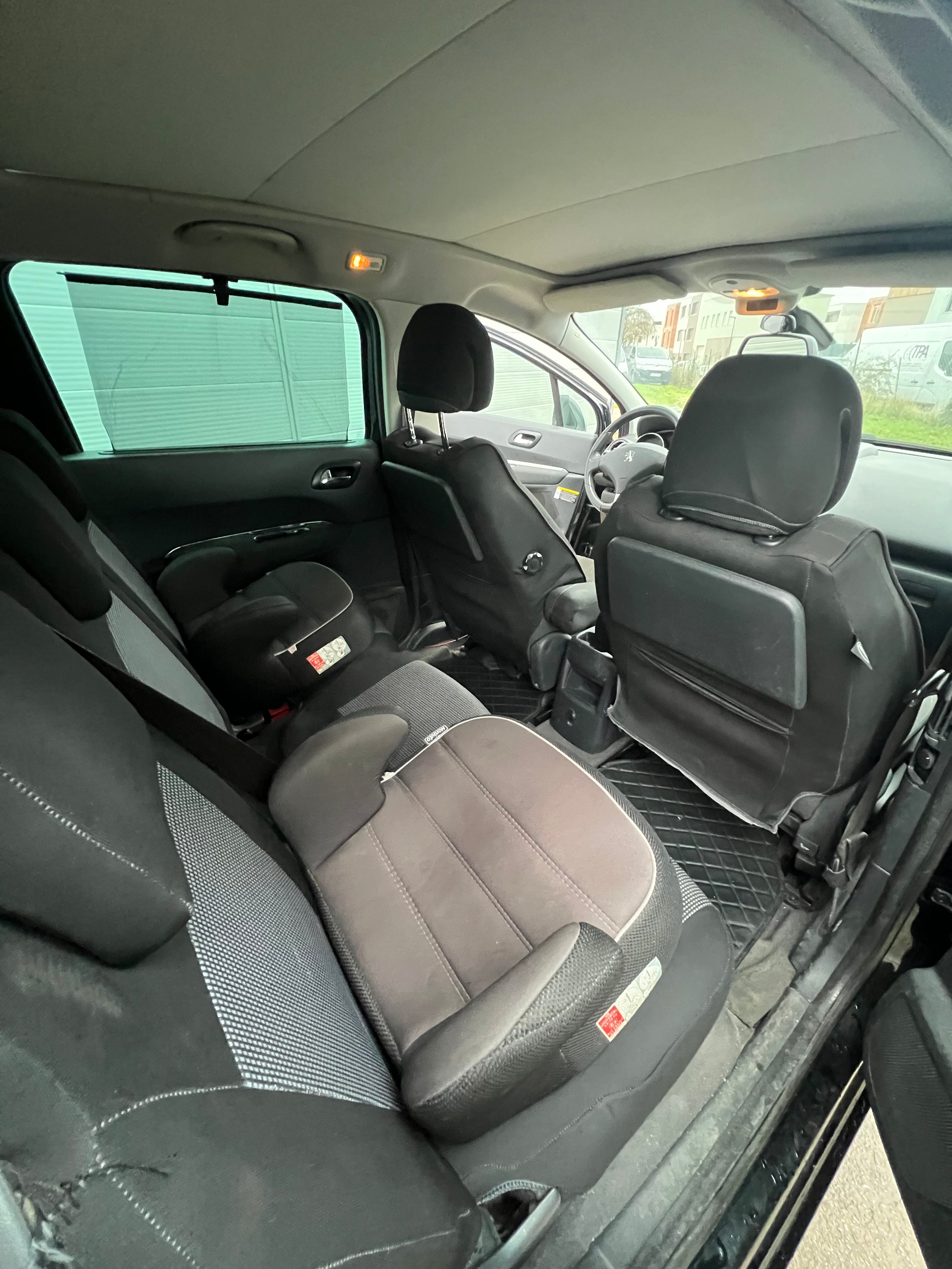 Peugeot 5008 1.6 HDi BOITE AUTO Peugeot 5008 1.6 HDi BOITE AUTO