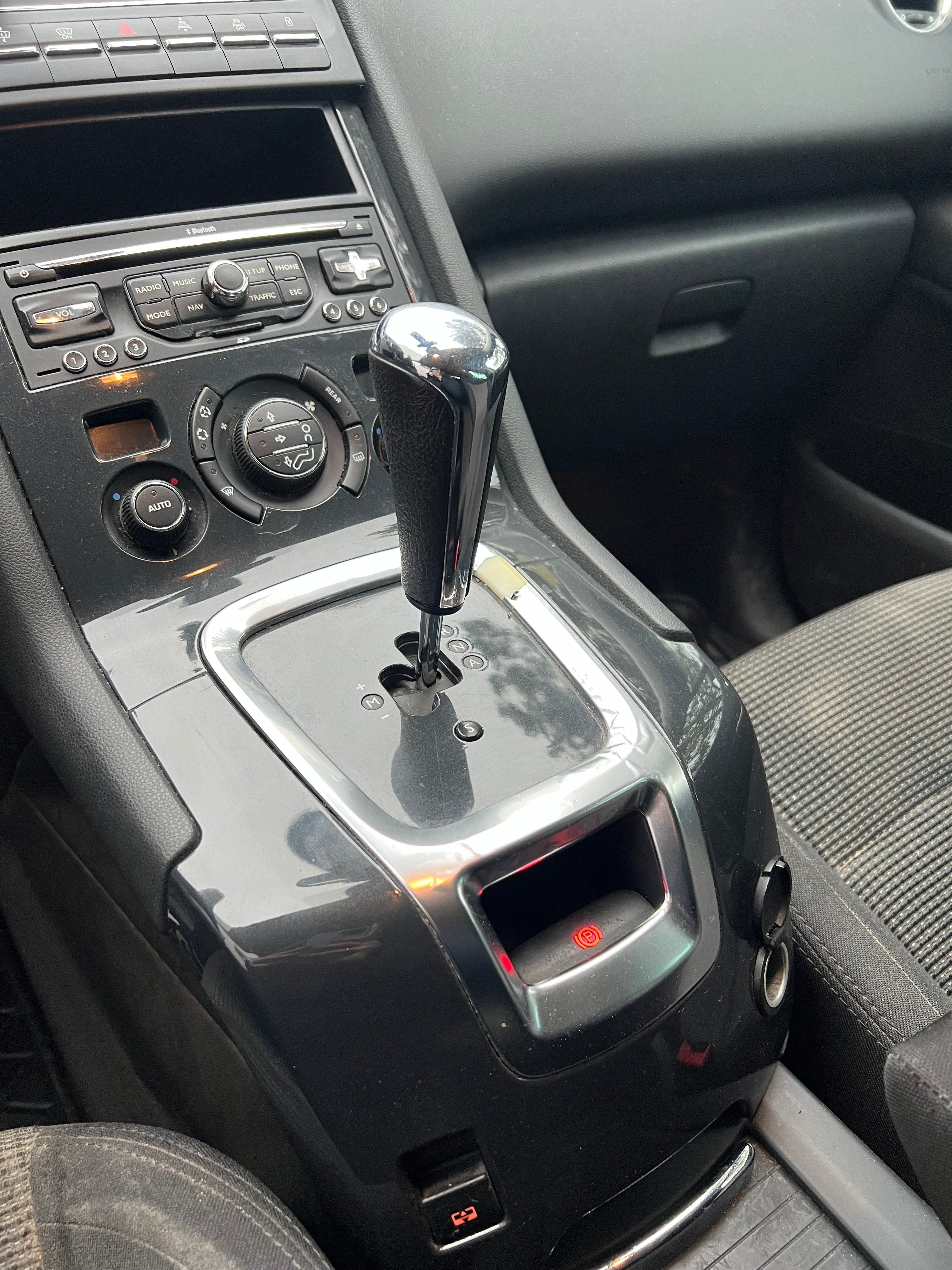 Peugeot 5008 1.6 HDi BOITE AUTO Peugeot 5008 1.6 HDi BOITE AUTO