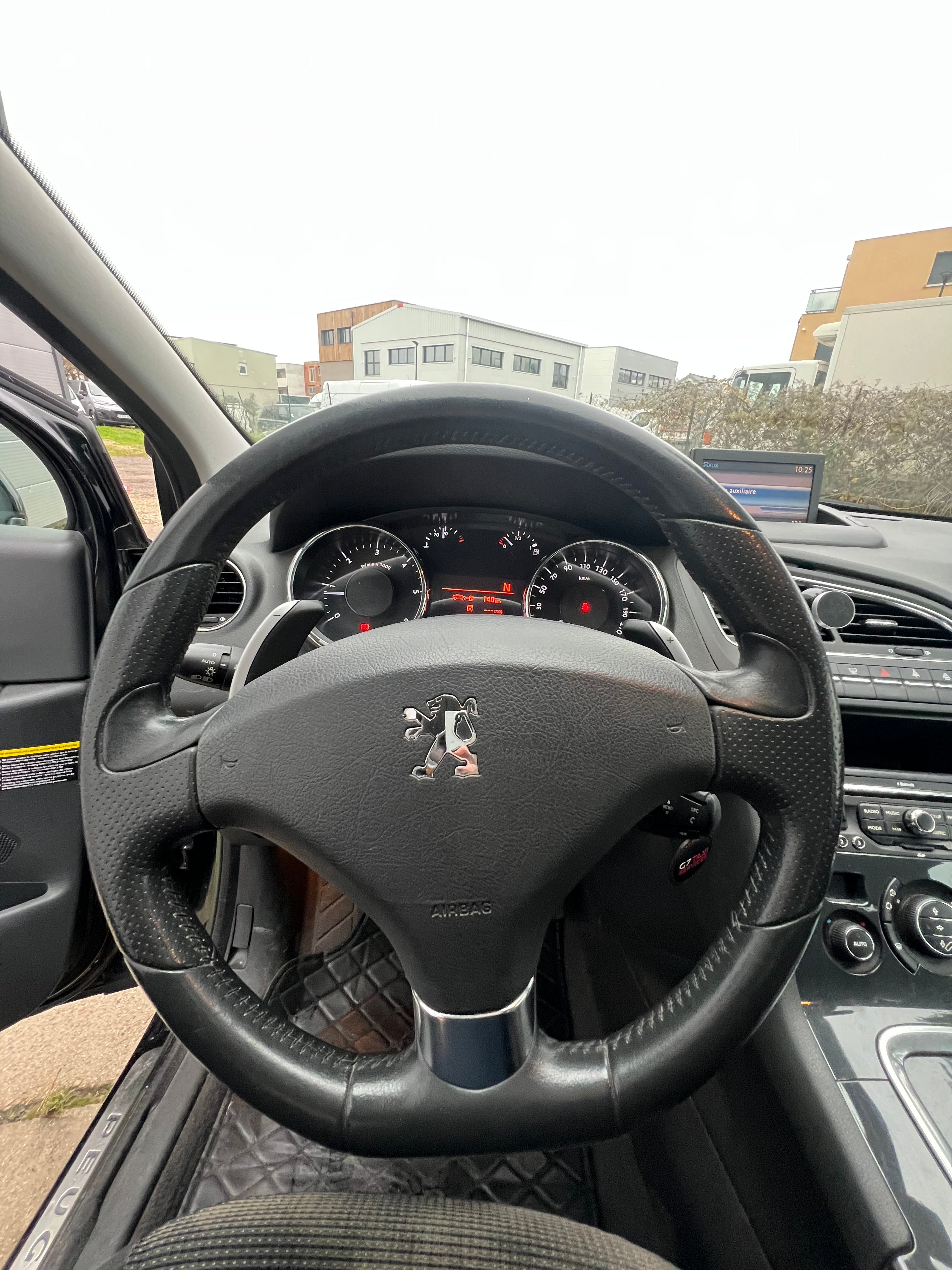 Peugeot 5008 1.6 HDi BOITE AUTO Peugeot 5008 1.6 HDi BOITE AUTO