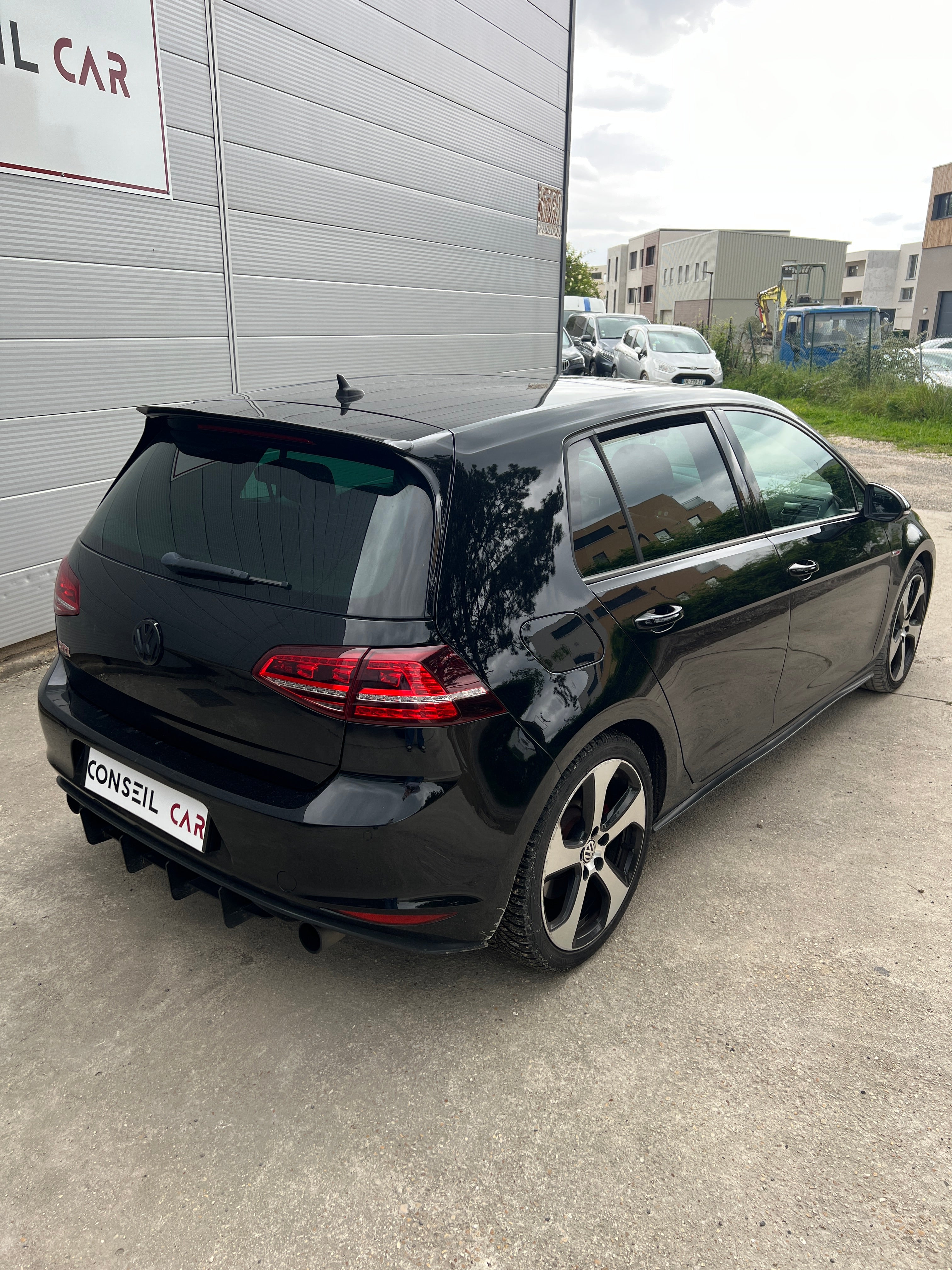 Volkswagen Golf 7 GTI 2.0 TFSI DSG6 220cv Volkswagen Golf 7 GTI 2.0 TFSI DSG6 220cv