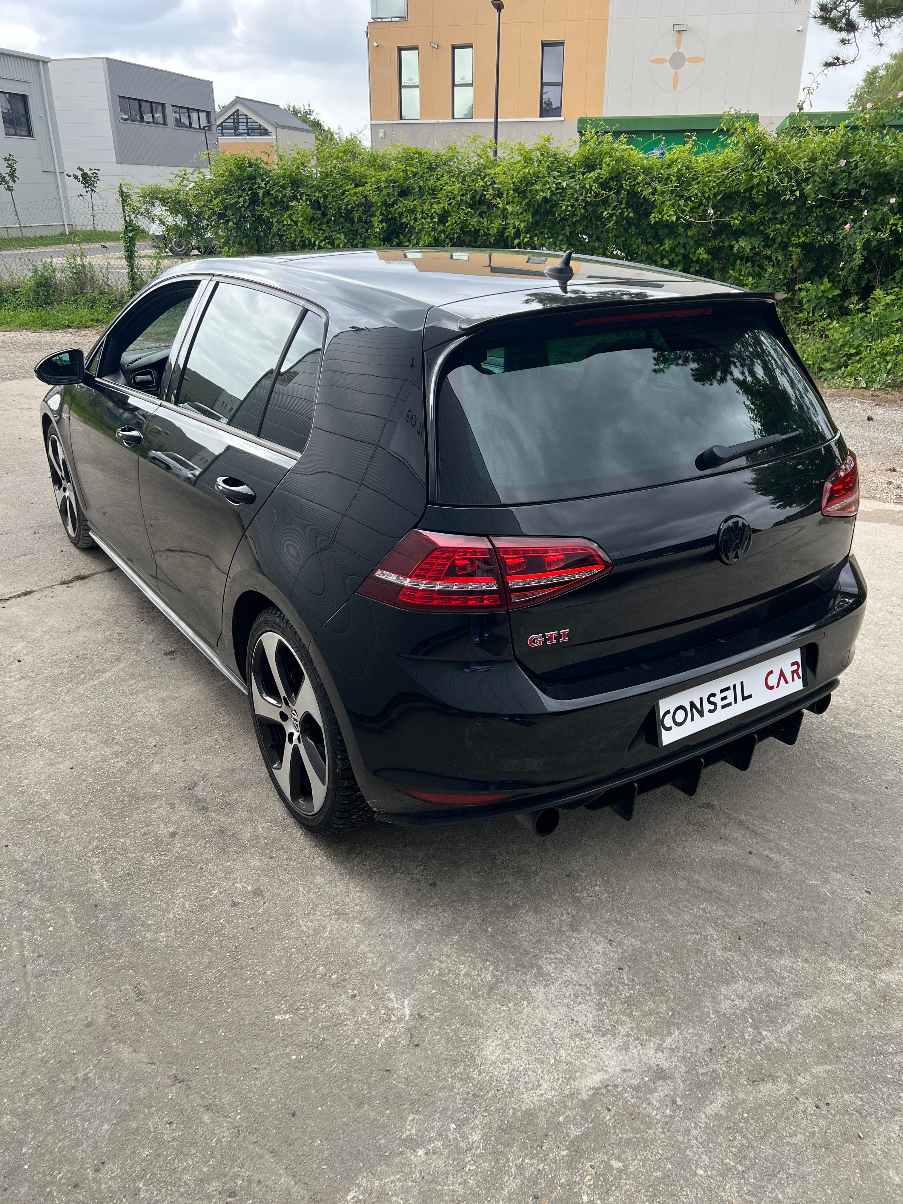 Volkswagen Golf 7 GTI 2.0 TFSI DSG6 220cv Volkswagen Golf 7 GTI 2.0 TFSI DSG6 220cv