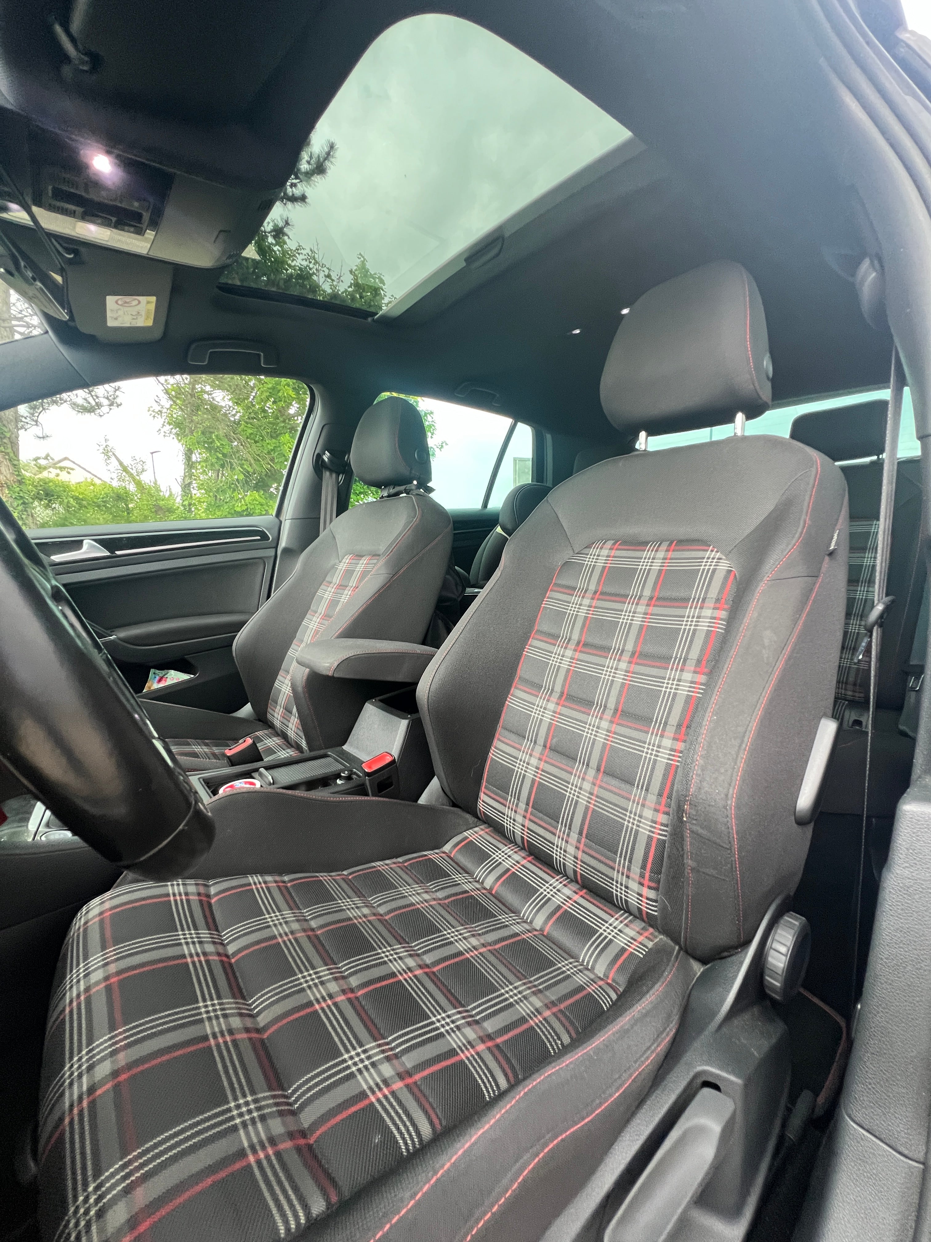 Volkswagen Golf 7 GTI 2.0 TFSI DSG6 220cv Volkswagen Golf 7 GTI 2.0 TFSI DSG6 220cv