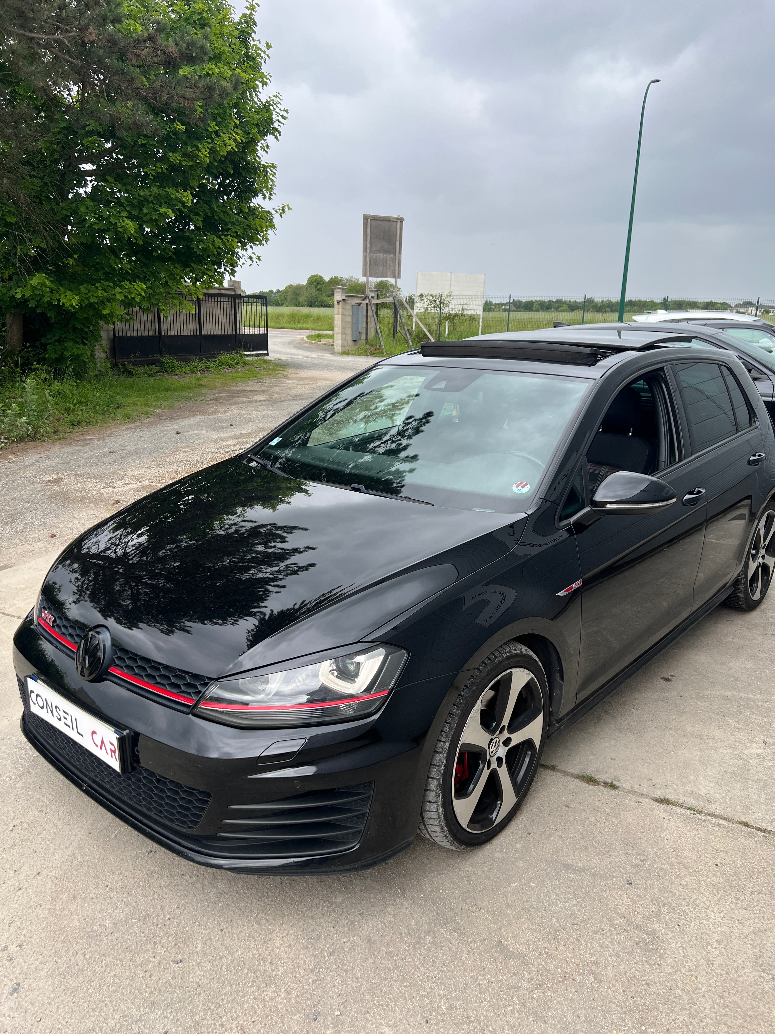 Volkswagen Golf 7 GTI 2.0 TFSI DSG6 220cv Volkswagen Golf 7 GTI 2.0 TFSI DSG6 220cv