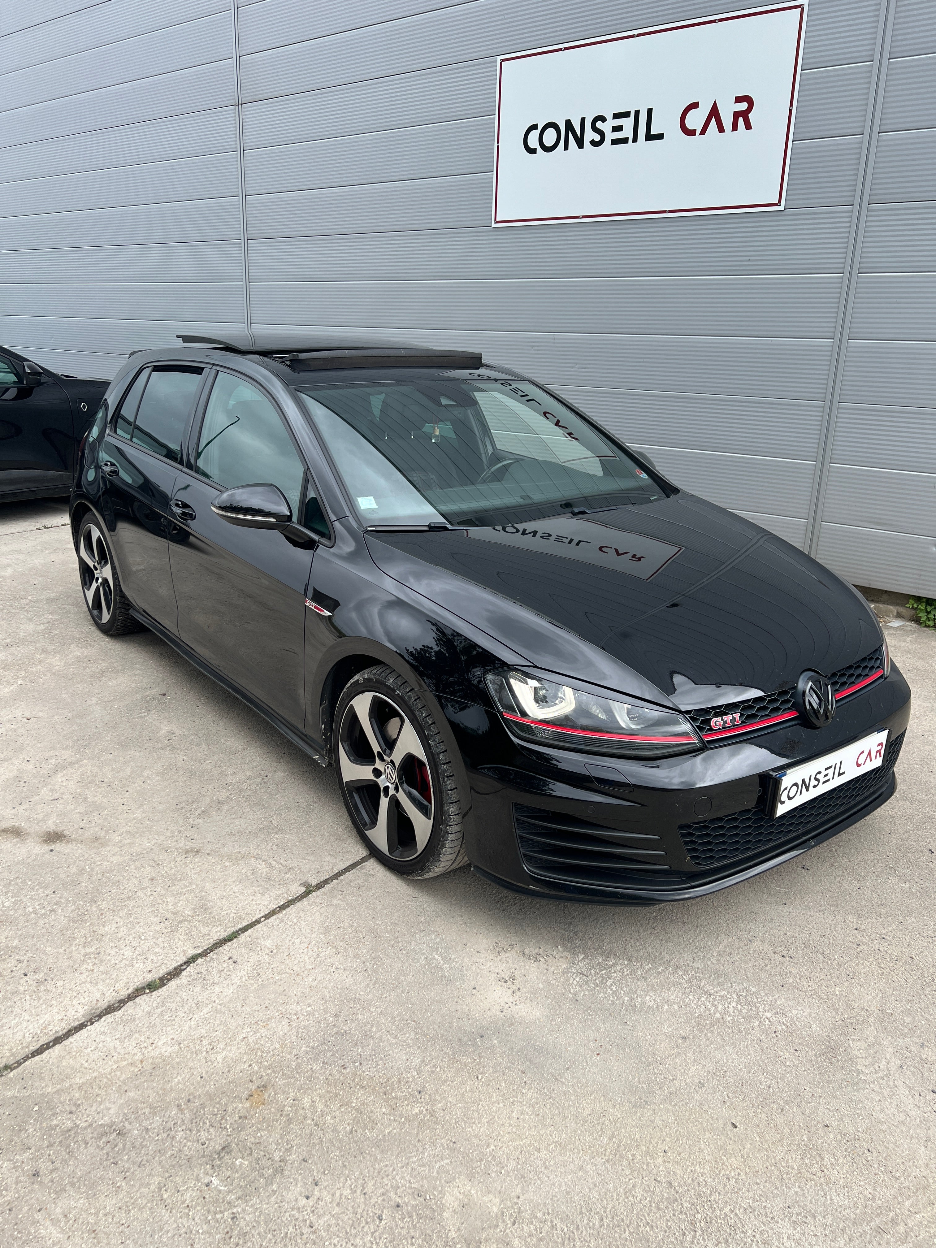 Volkswagen Golf 7 GTI 2.0 TFSI DSG6 220cv Volkswagen Golf 7 GTI 2.0 TFSI DSG6 220cv
