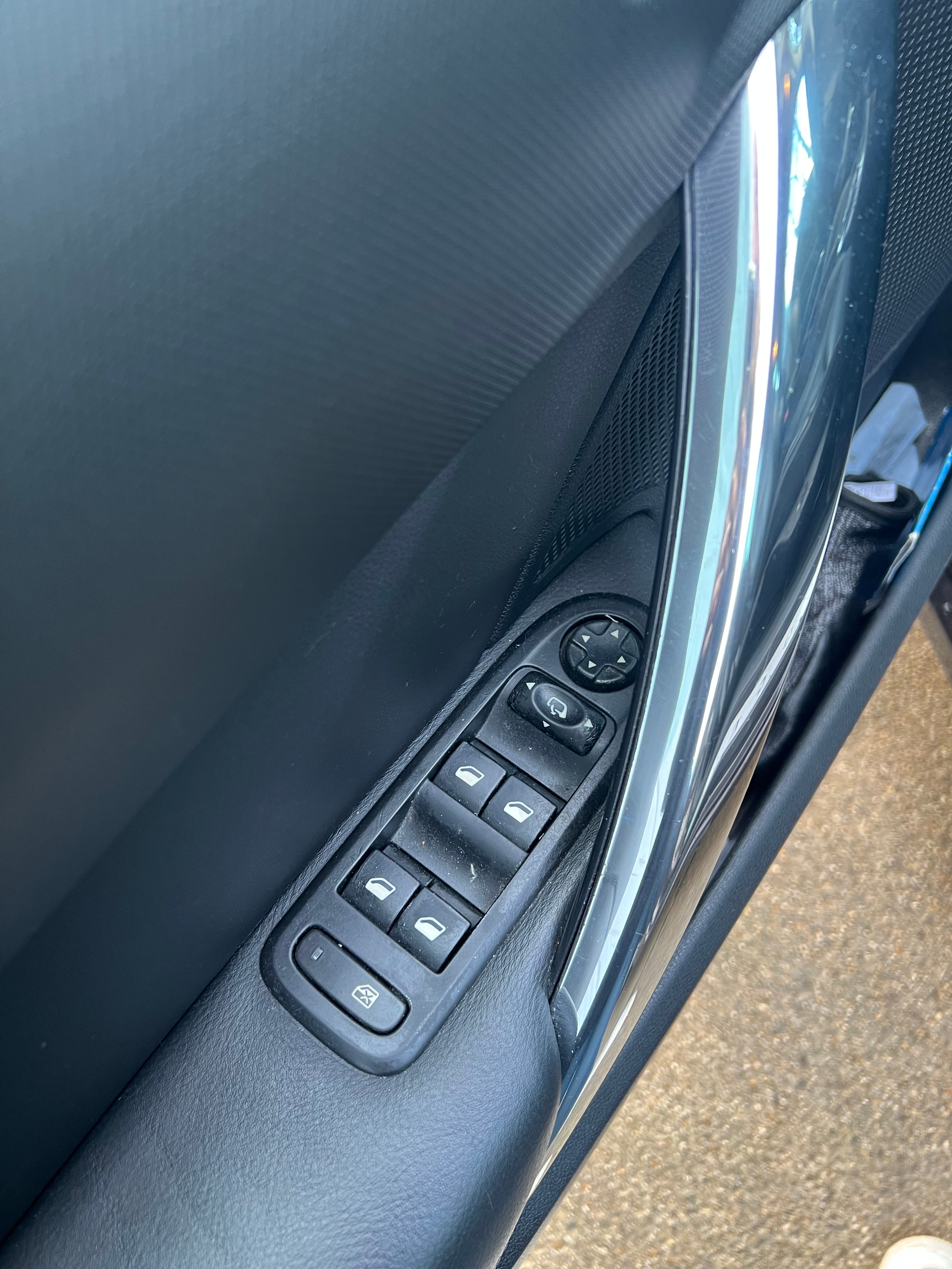 Peugeot 308CC 2.0 HDI 136 Féline Peugeot 308CC 2.0 HDI 136 Féline