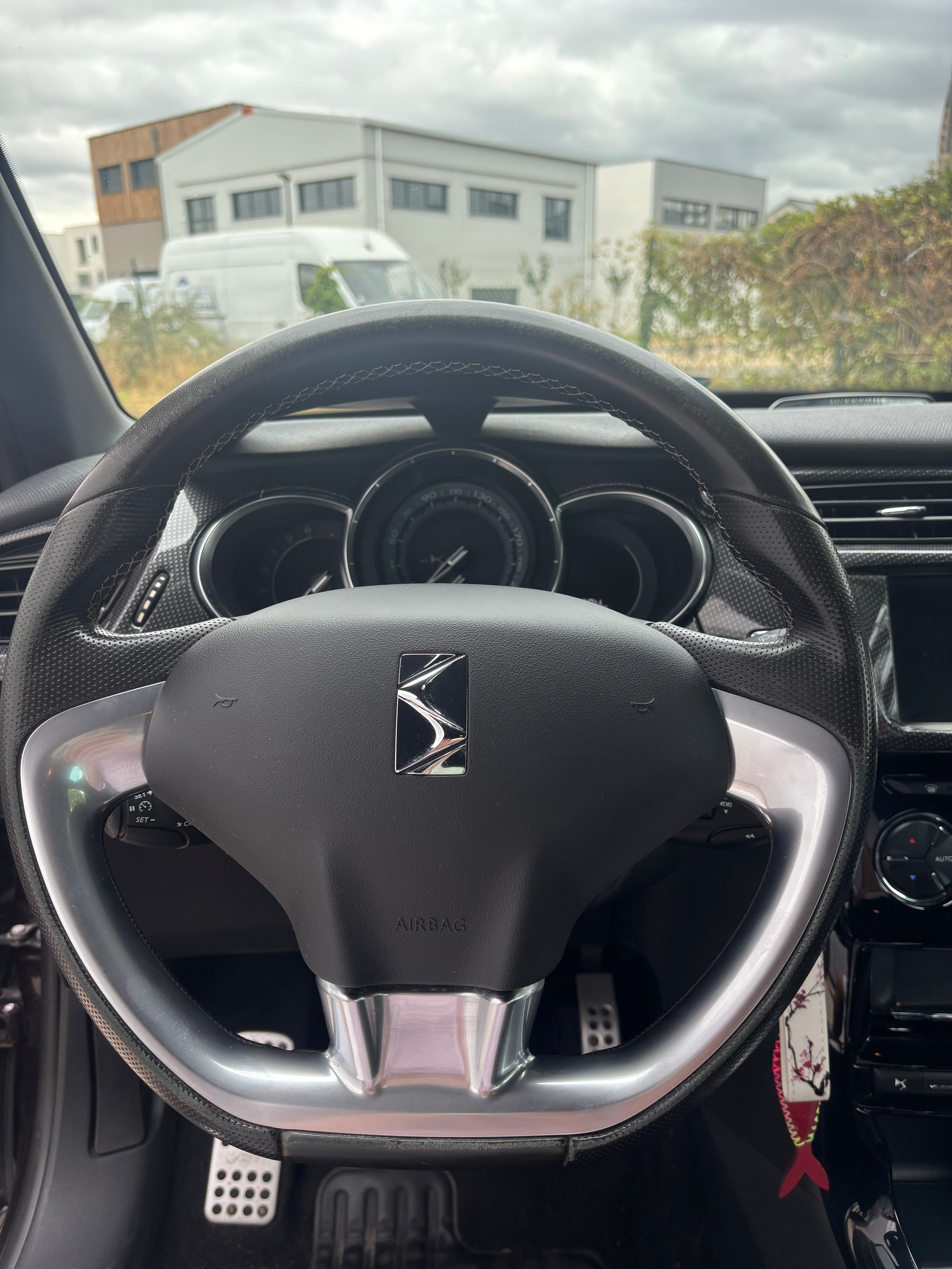 DS3 1.6 THP Sport chic 156CH DS3 1.6 THP Sport chic 156CH