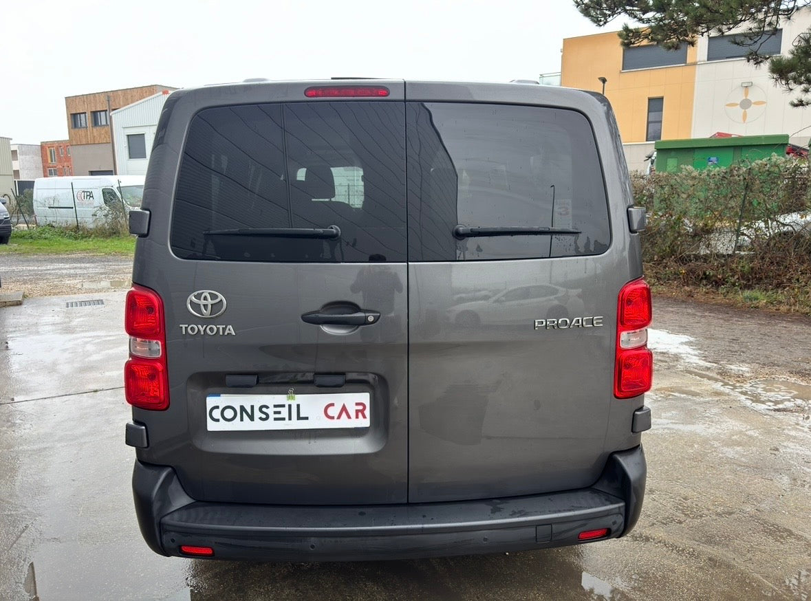 Toyota Proace 1.5D 120CH 9 places Toyota Proace 1.5D 120CH 9 places