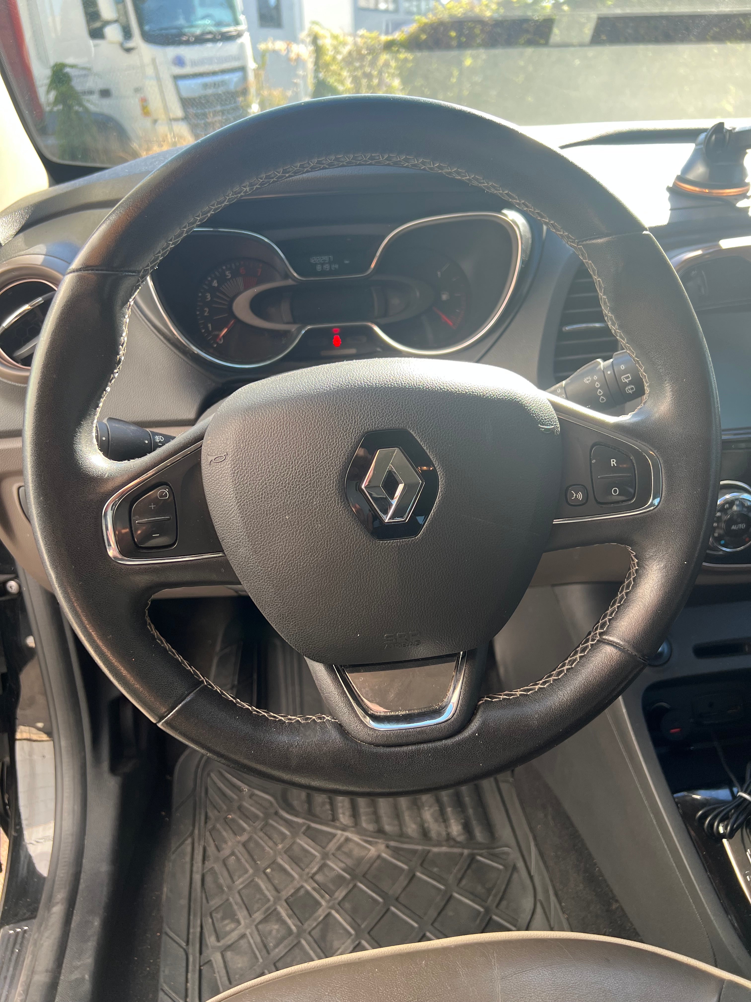 Renault Captur 1.2 TCE 120CH Hypnotic Renault Captur 1.2 TCE 120CH Hypnotic