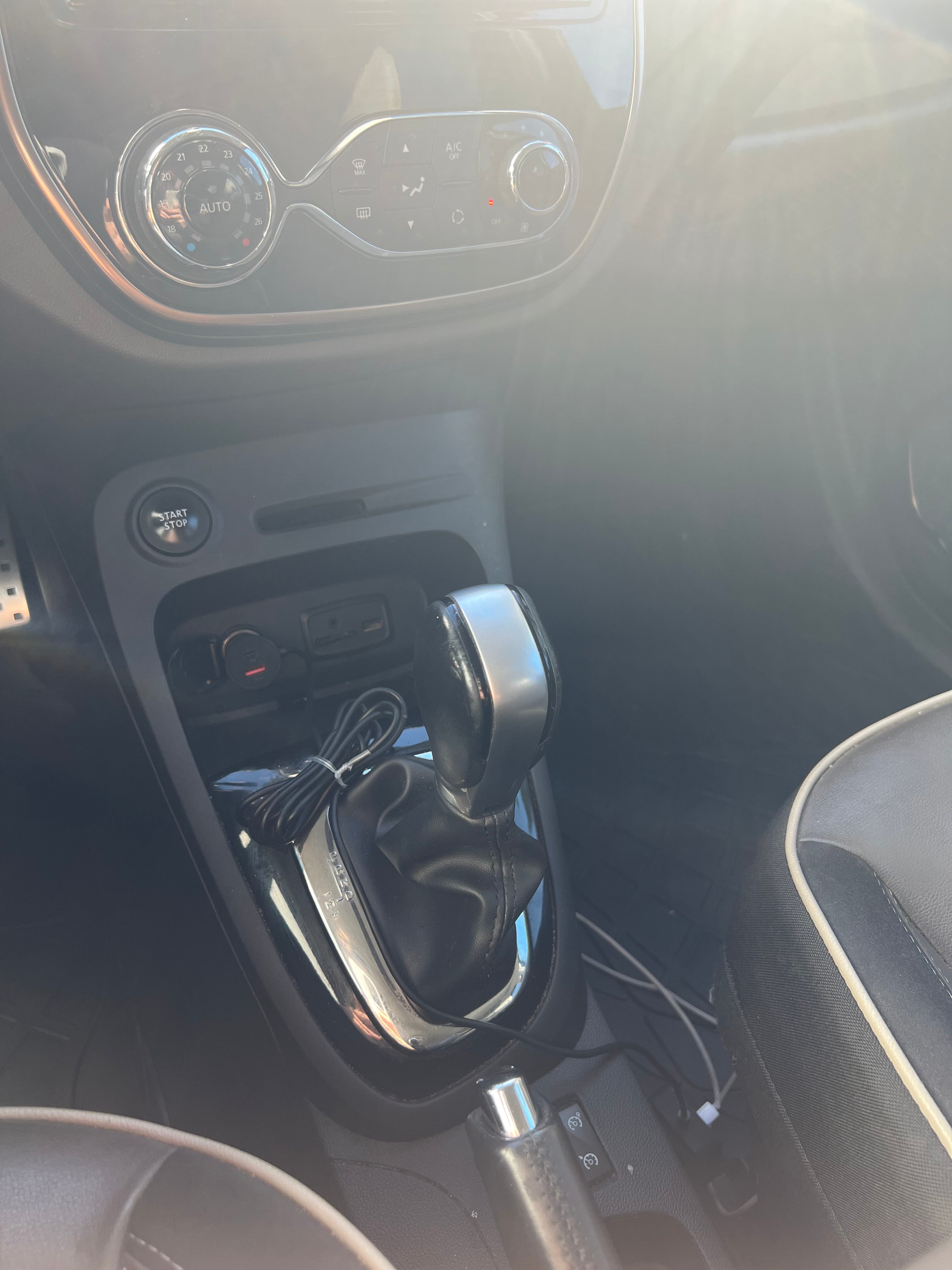 Renault Captur 1.2 TCE 120CH Hypnotic Renault Captur 1.2 TCE 120CH Hypnotic