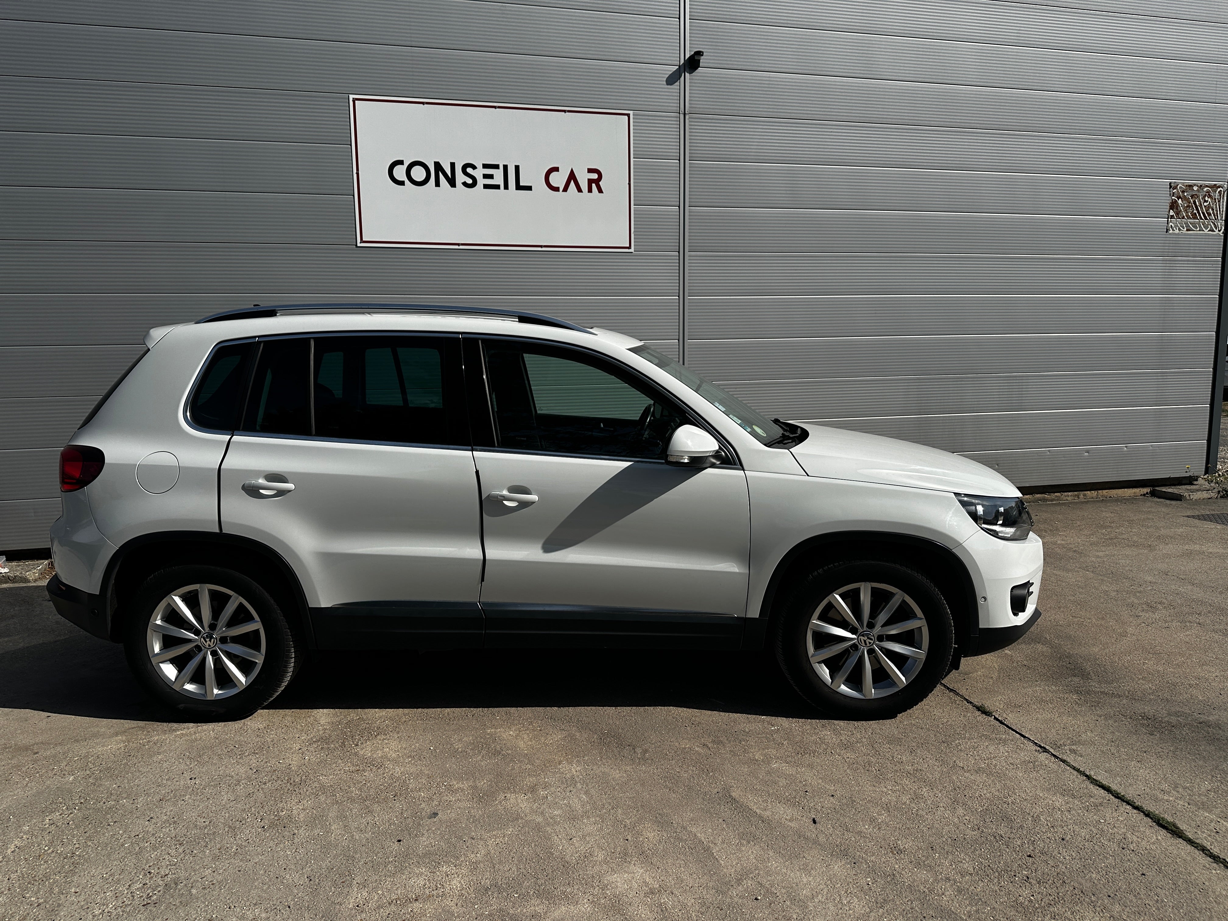 Volkswagen Tiguan 2.0 TDI 110 BLUEMOTION LOUNGE Volkswagen Tiguan 2.0 TDI 110 BLUEMOTION LOUNGE