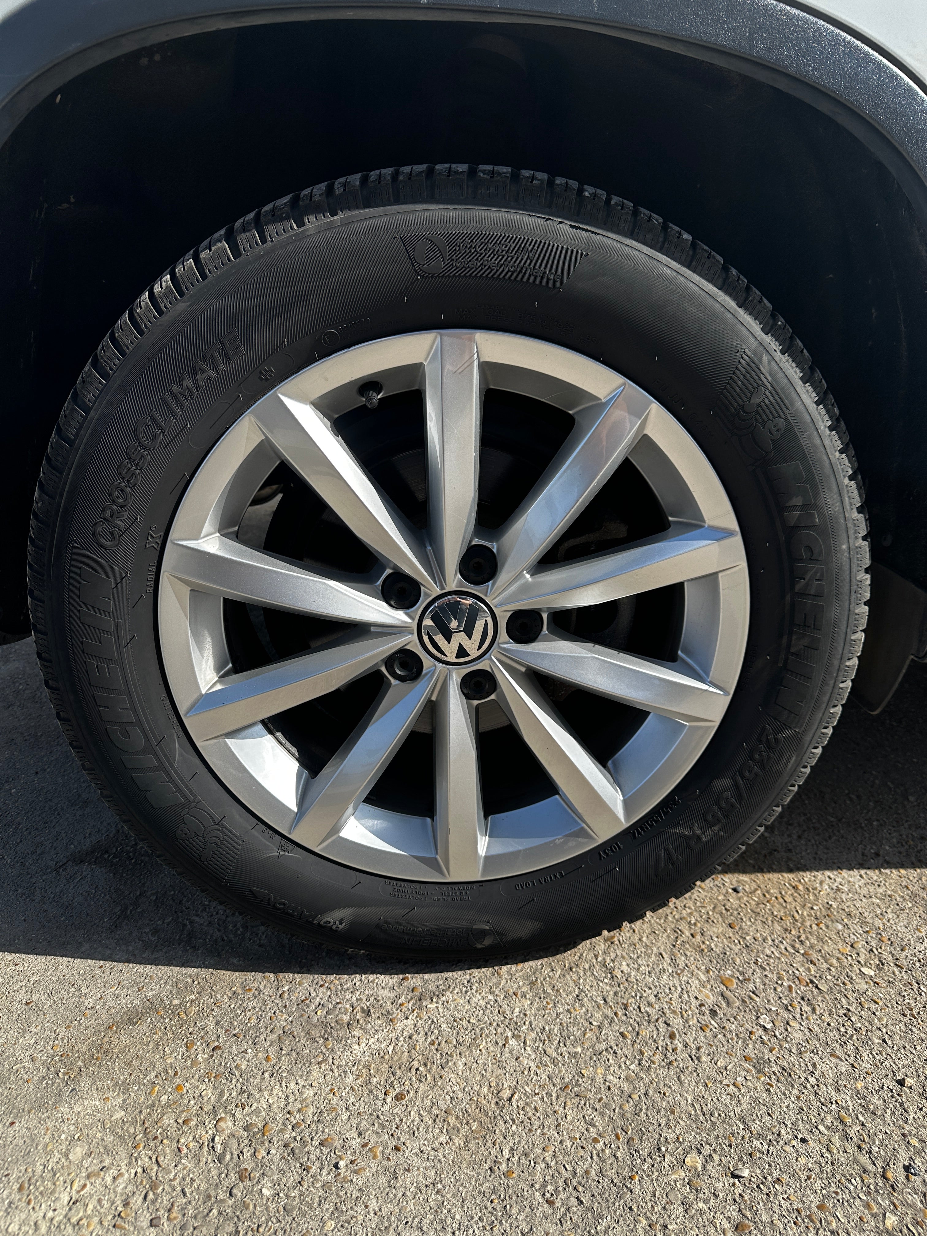 Volkswagen Tiguan 2.0 TDI 110 BLUEMOTION LOUNGE Volkswagen Tiguan 2.0 TDI 110 BLUEMOTION LOUNGE