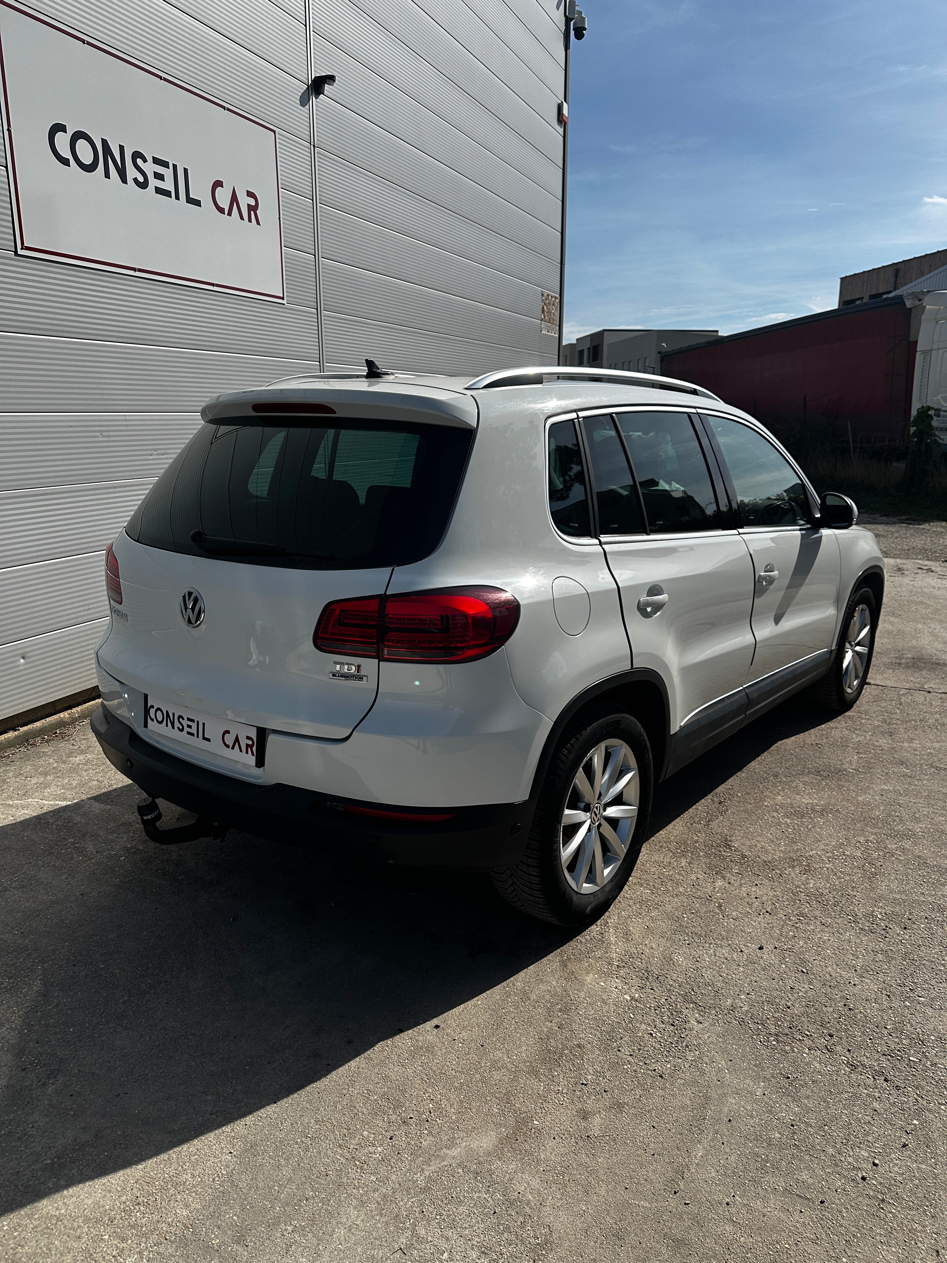 Volkswagen Tiguan 2.0 TDI 110 BLUEMOTION LOUNGE Volkswagen Tiguan 2.0 TDI 110 BLUEMOTION LOUNGE