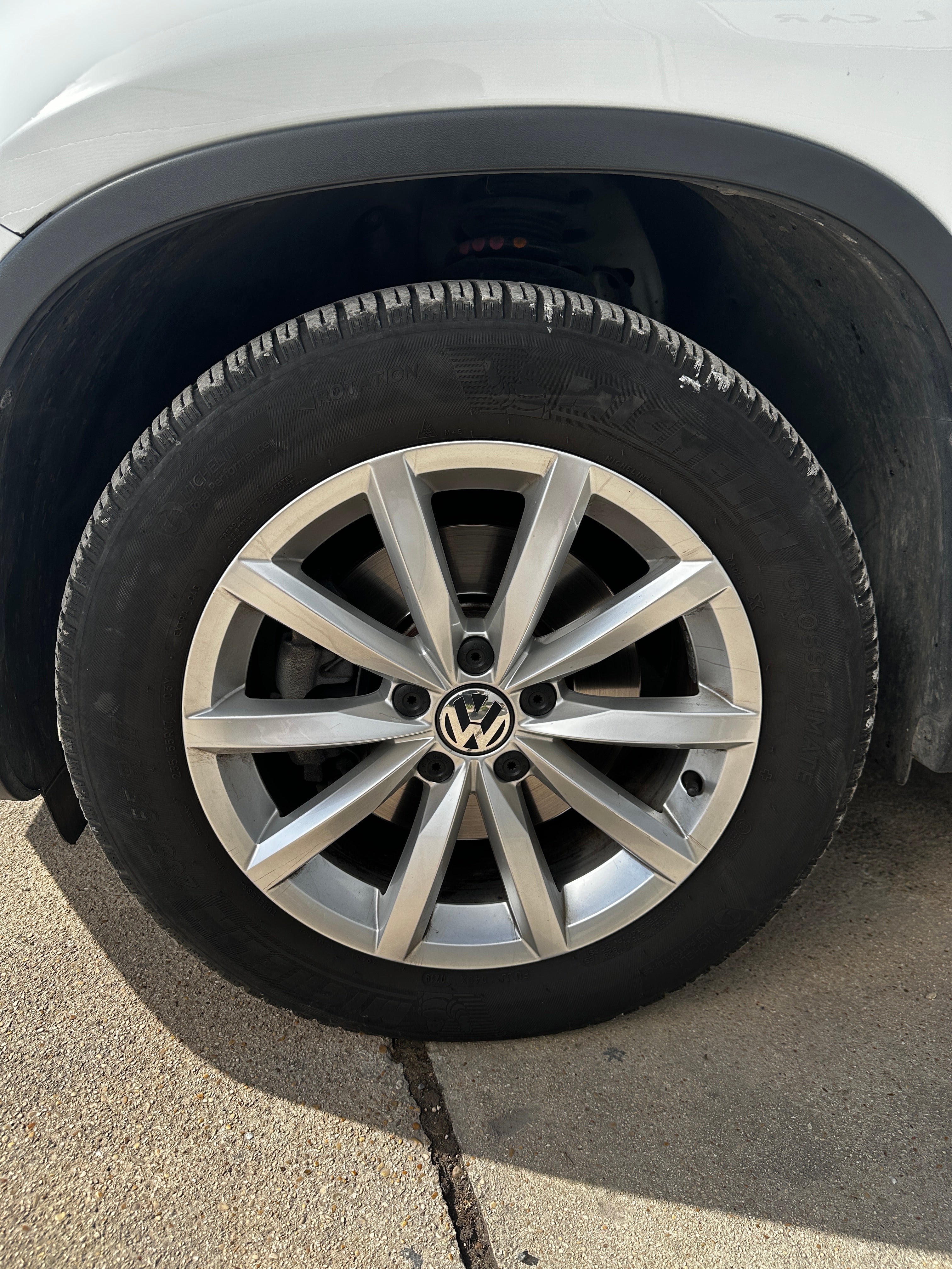 Volkswagen Tiguan 2.0 TDI 110 BLUEMOTION LOUNGE Volkswagen Tiguan 2.0 TDI 110 BLUEMOTION LOUNGE