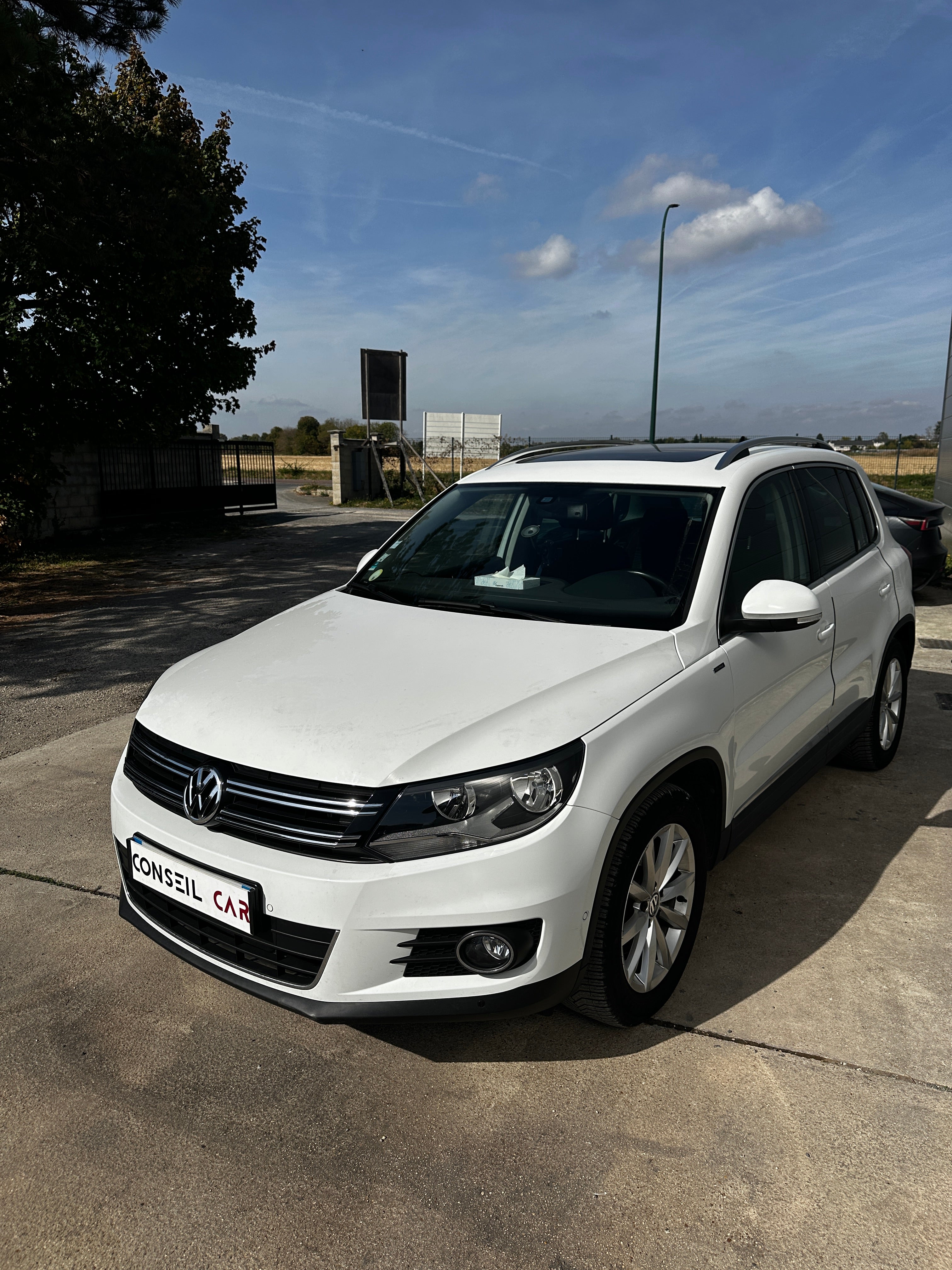 Volkswagen Tiguan 2.0 TDI 110 BLUEMOTION LOUNGE Volkswagen Tiguan 2.0 TDI 110 BLUEMOTION LOUNGE