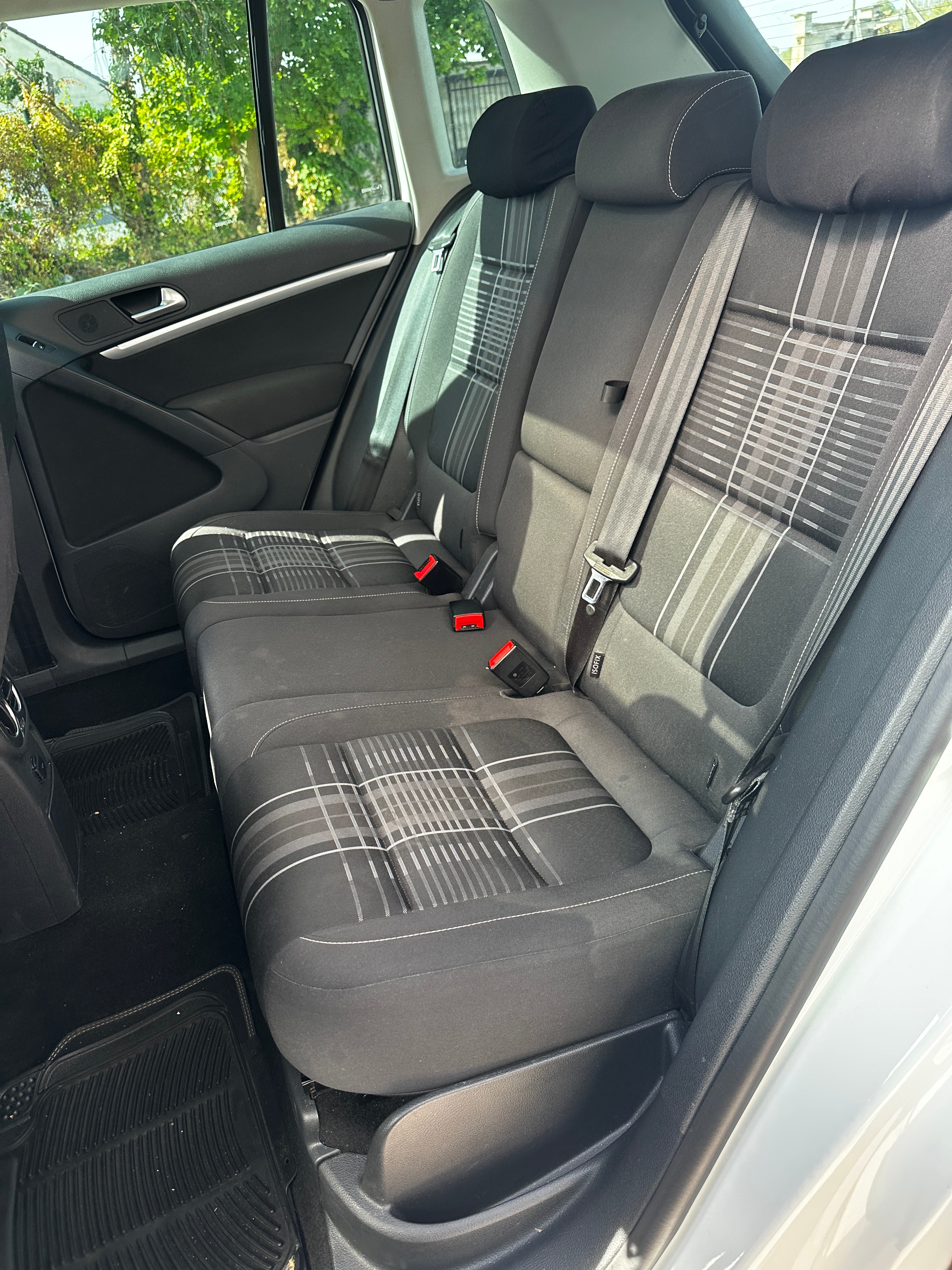 Volkswagen Tiguan 2.0 TDI 110 BLUEMOTION LOUNGE Volkswagen Tiguan 2.0 TDI 110 BLUEMOTION LOUNGE