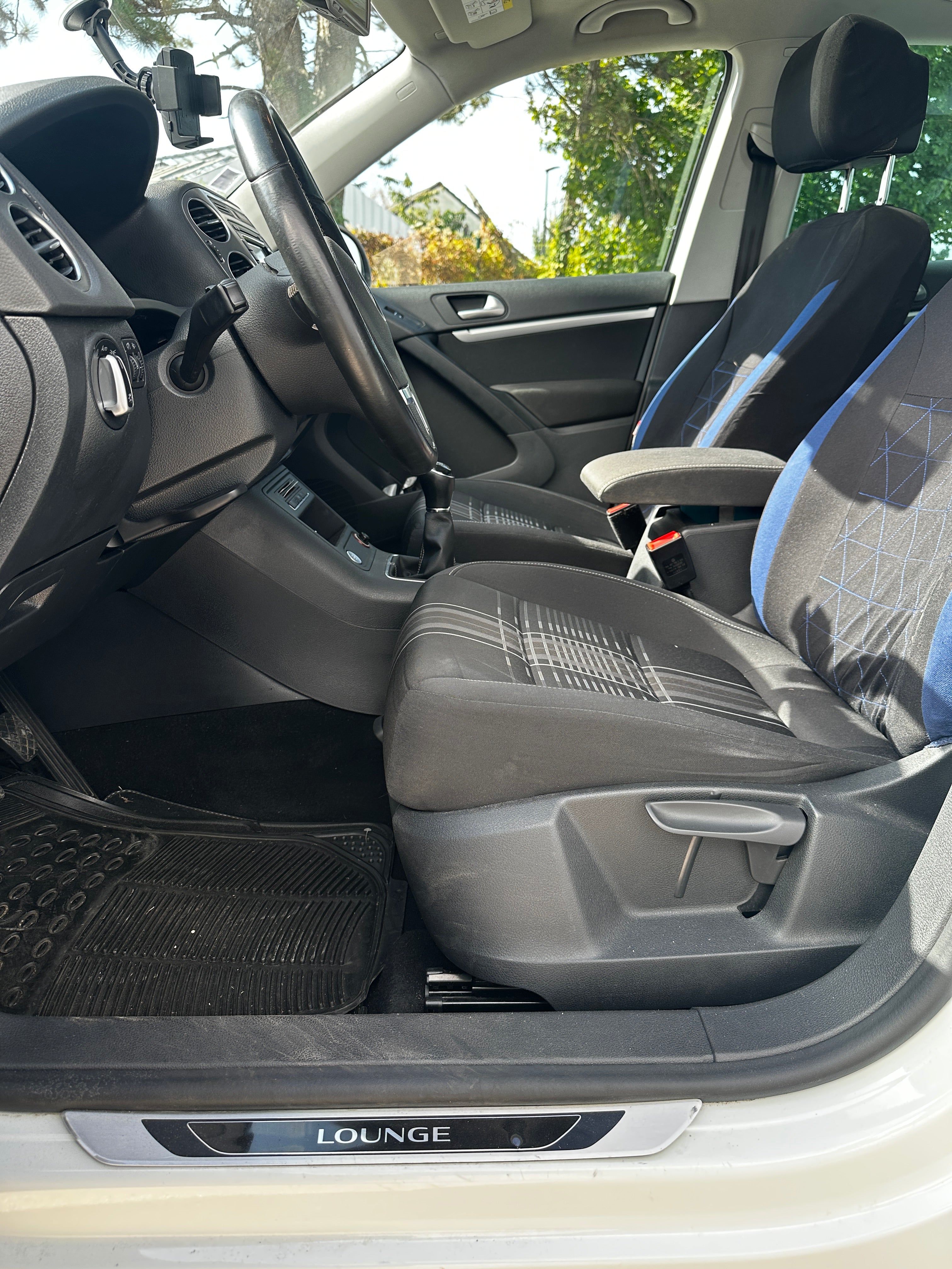 Volkswagen Tiguan 2.0 TDI 110 BLUEMOTION LOUNGE Volkswagen Tiguan 2.0 TDI 110 BLUEMOTION LOUNGE