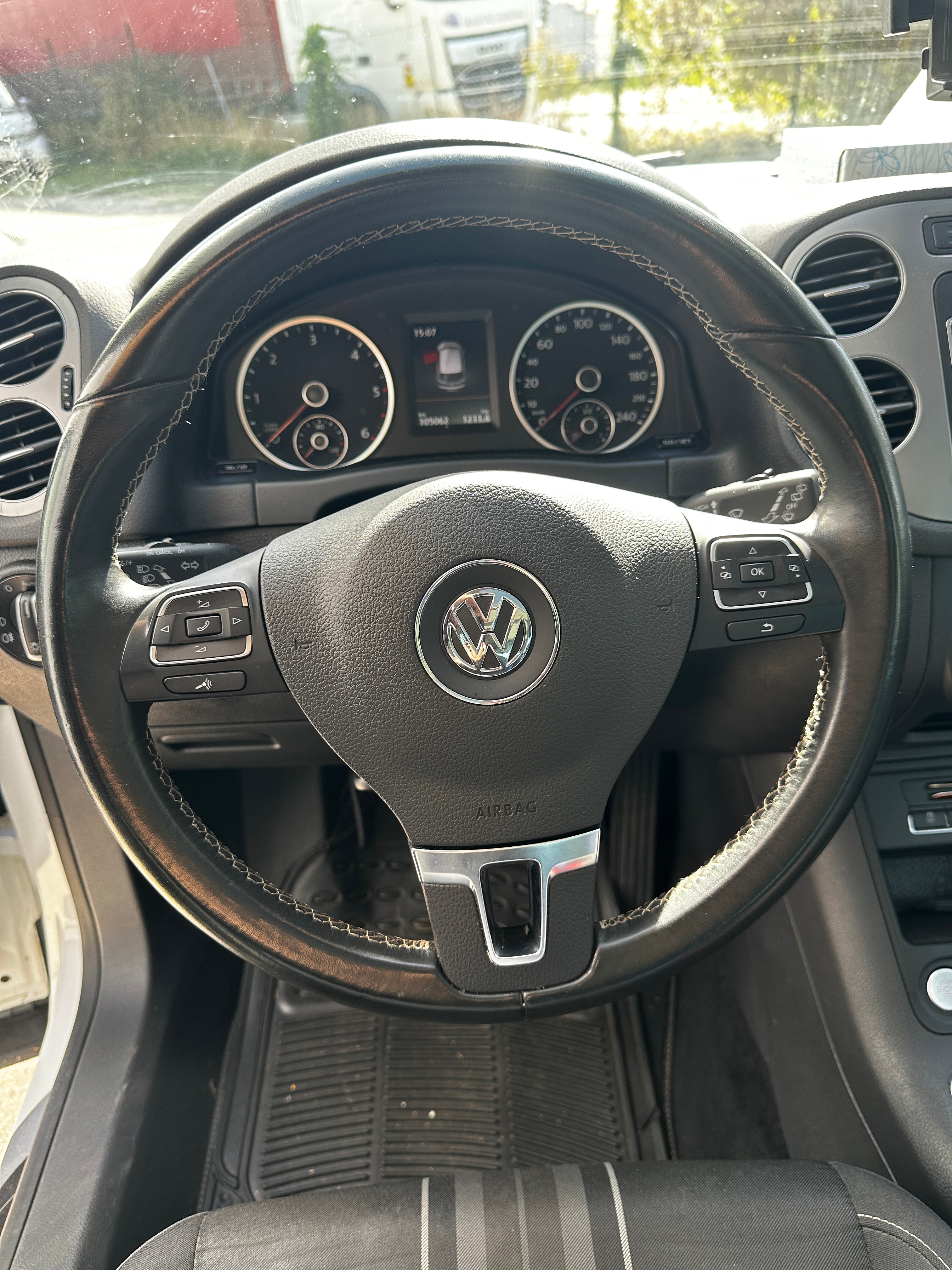 Volkswagen Tiguan 2.0 TDI 110 BLUEMOTION LOUNGE Volkswagen Tiguan 2.0 TDI 110 BLUEMOTION LOUNGE