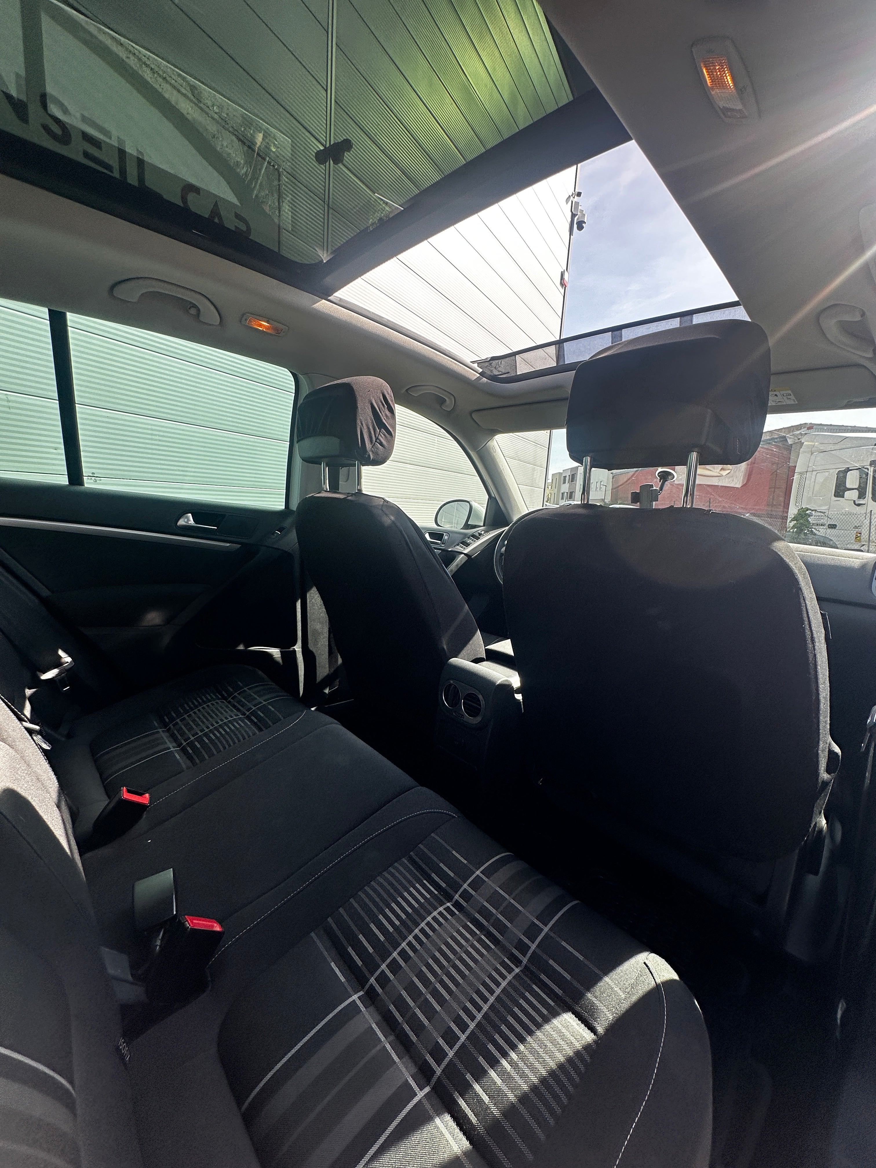 Volkswagen Tiguan 2.0 TDI 110 BLUEMOTION LOUNGE Volkswagen Tiguan 2.0 TDI 110 BLUEMOTION LOUNGE