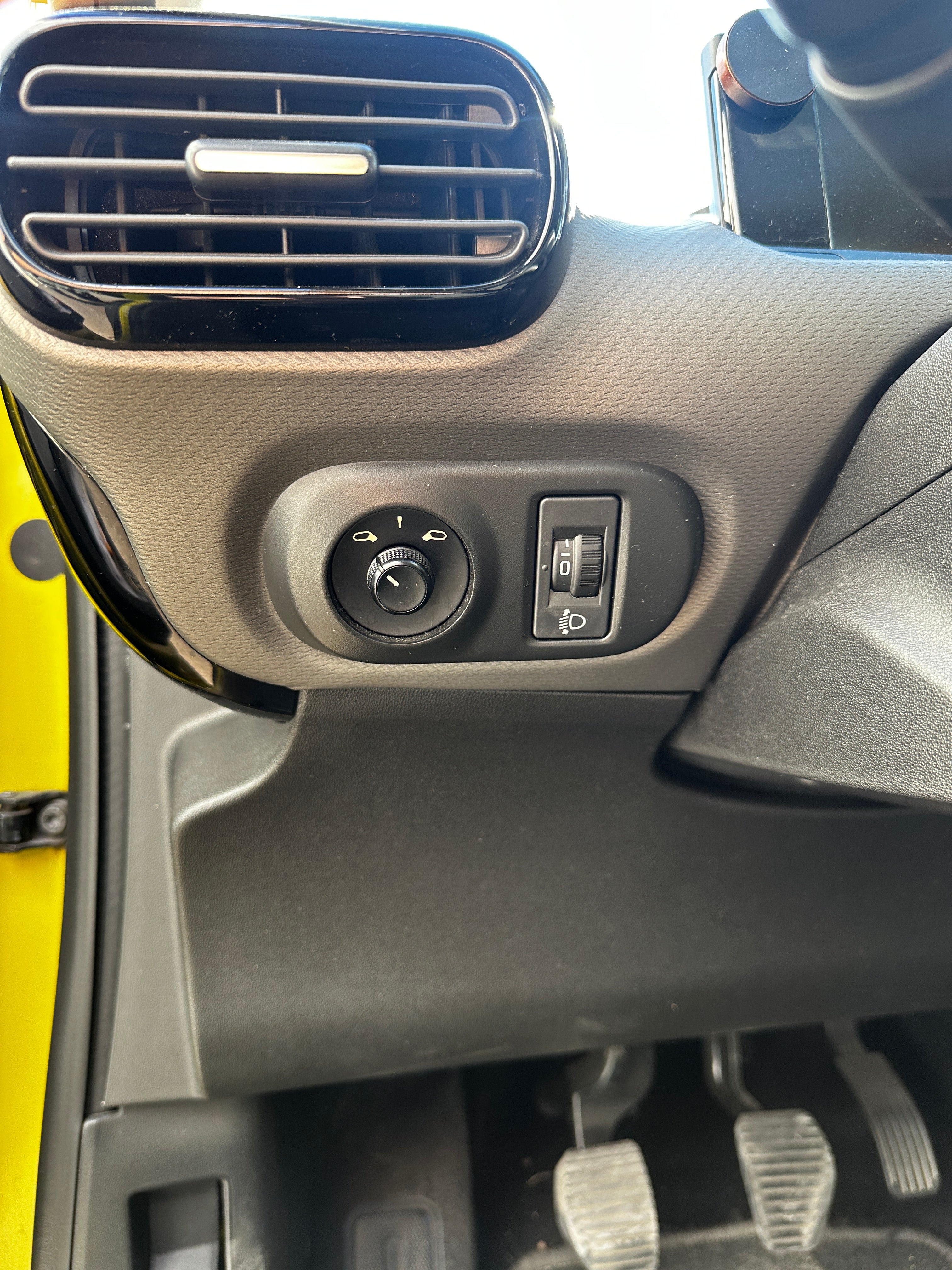 Citroen C4 Cactus 1.2 VTI 80 FEEL EDITION TRENDY Citroen C4 Cactus 1.2 VTI 80 FEEL EDITION TRENDY