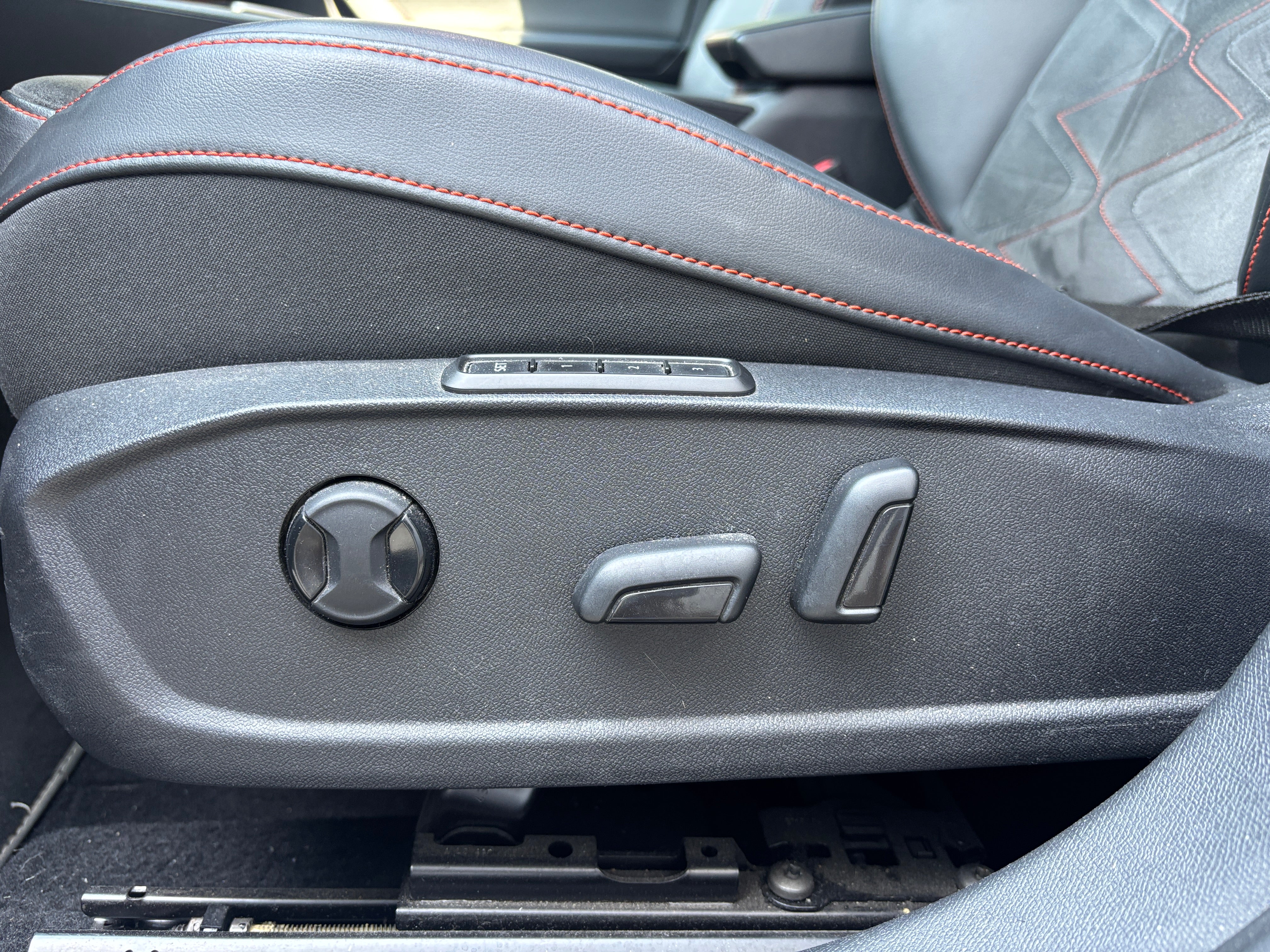 Seat Leon ST 1.4 E-Hybrid 204H 150 PHEV HYBRID 13KWH FR DSG BVA Seat Leon ST 1.4 E-Hybrid 204H 150 PHEV HYBRID 13KWH FR DSG BVA