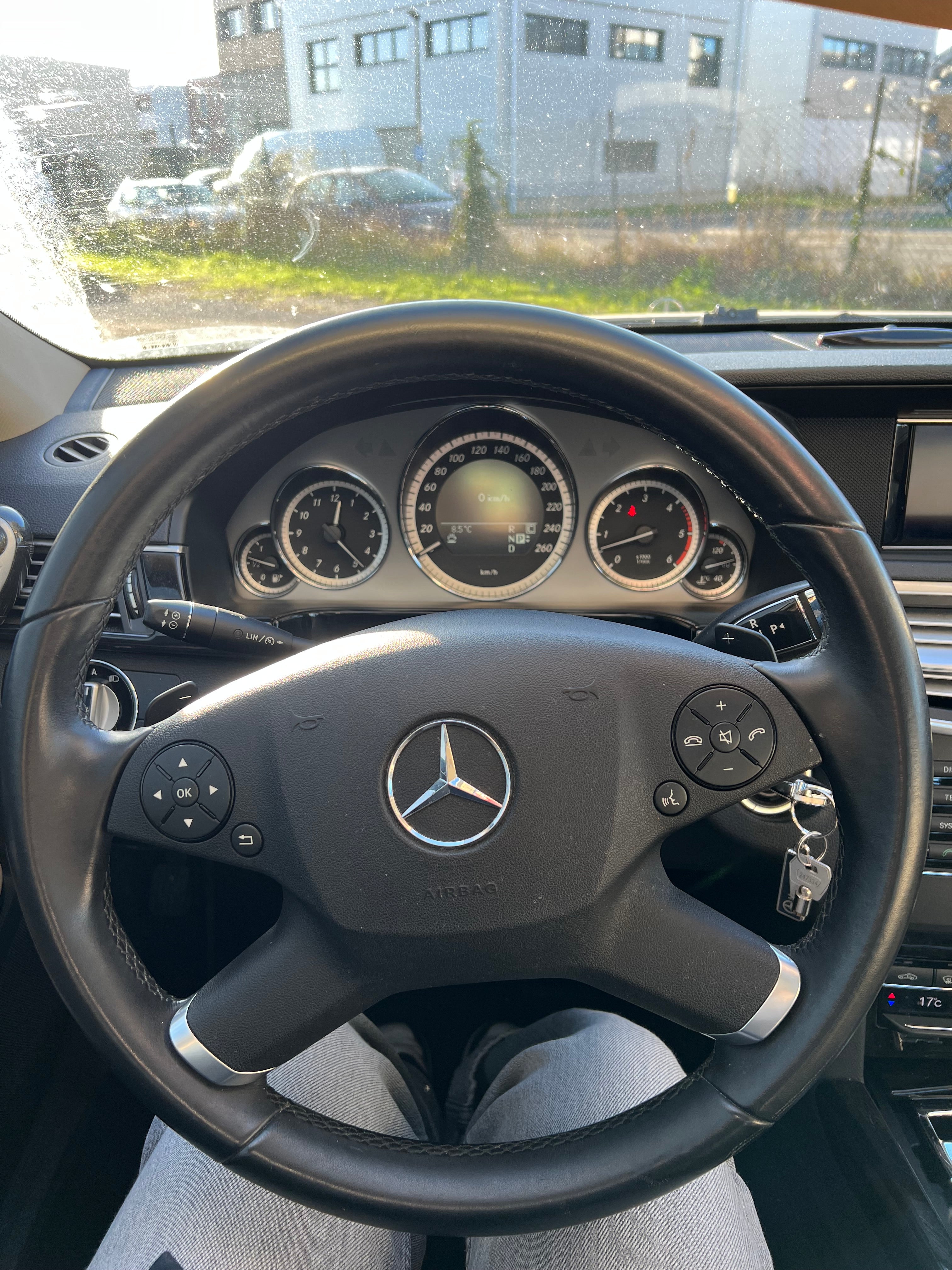 Mercedes Classe E 350D 3.0 V6 231ch 7G-TRONIC Mercedes Classe E 350D 3.0 V6 231ch 7G-TRONIC