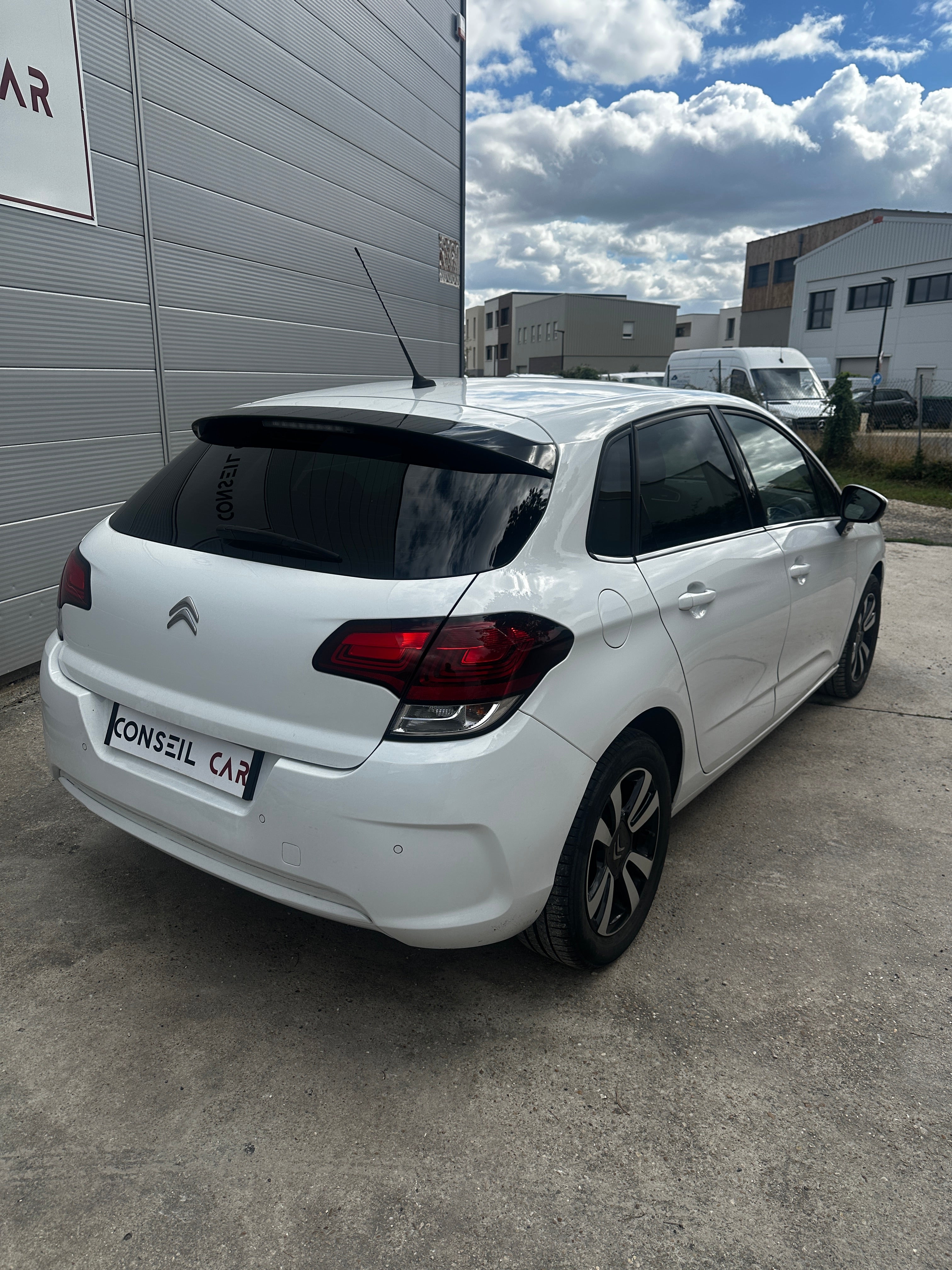 Citroën C4 1.6 HDI 100CH Citroën C4 1.6 HDI 100CH