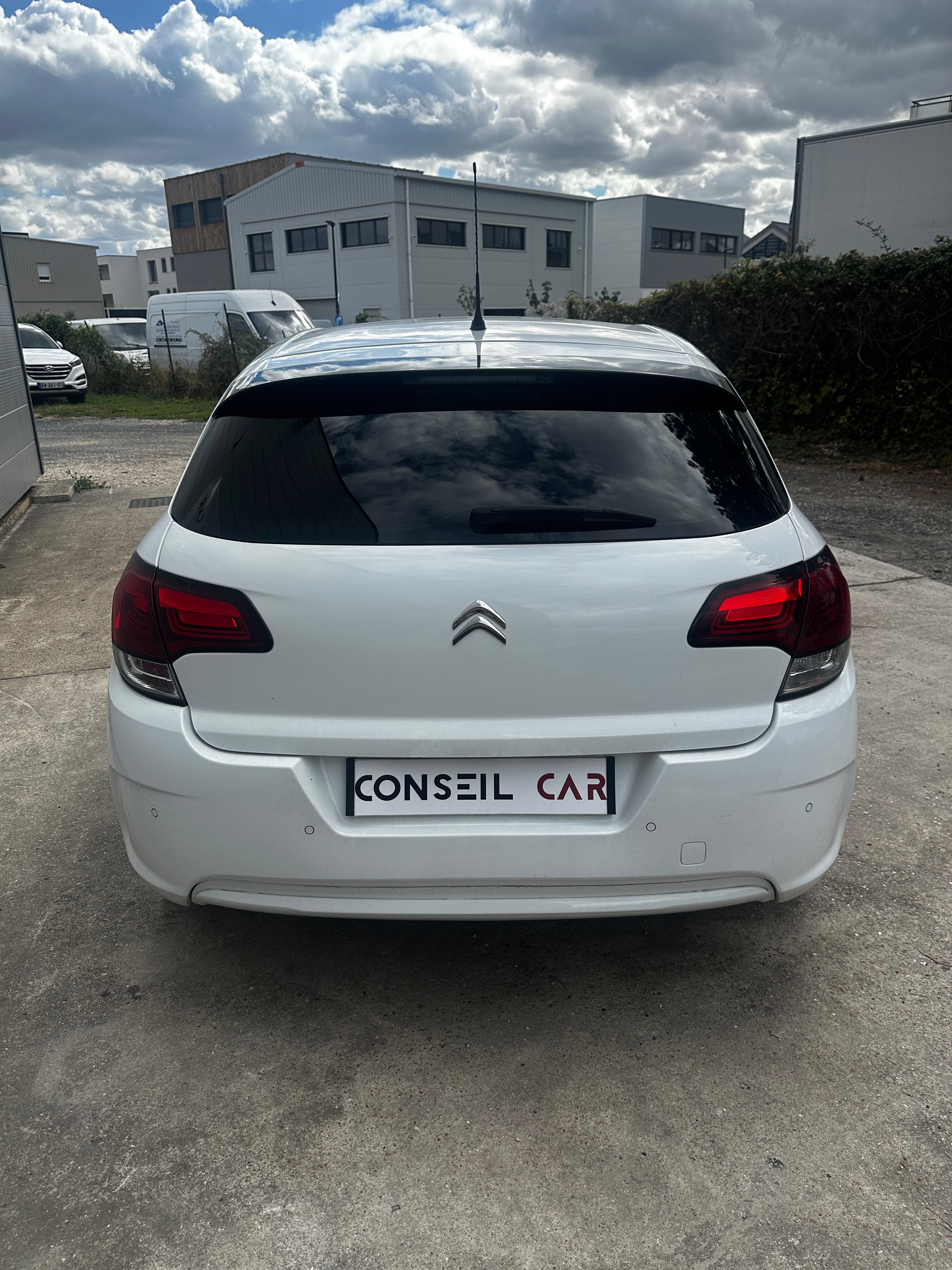 Citroën C4 1.6 HDI 100CH Citroën C4 1.6 HDI 100CH