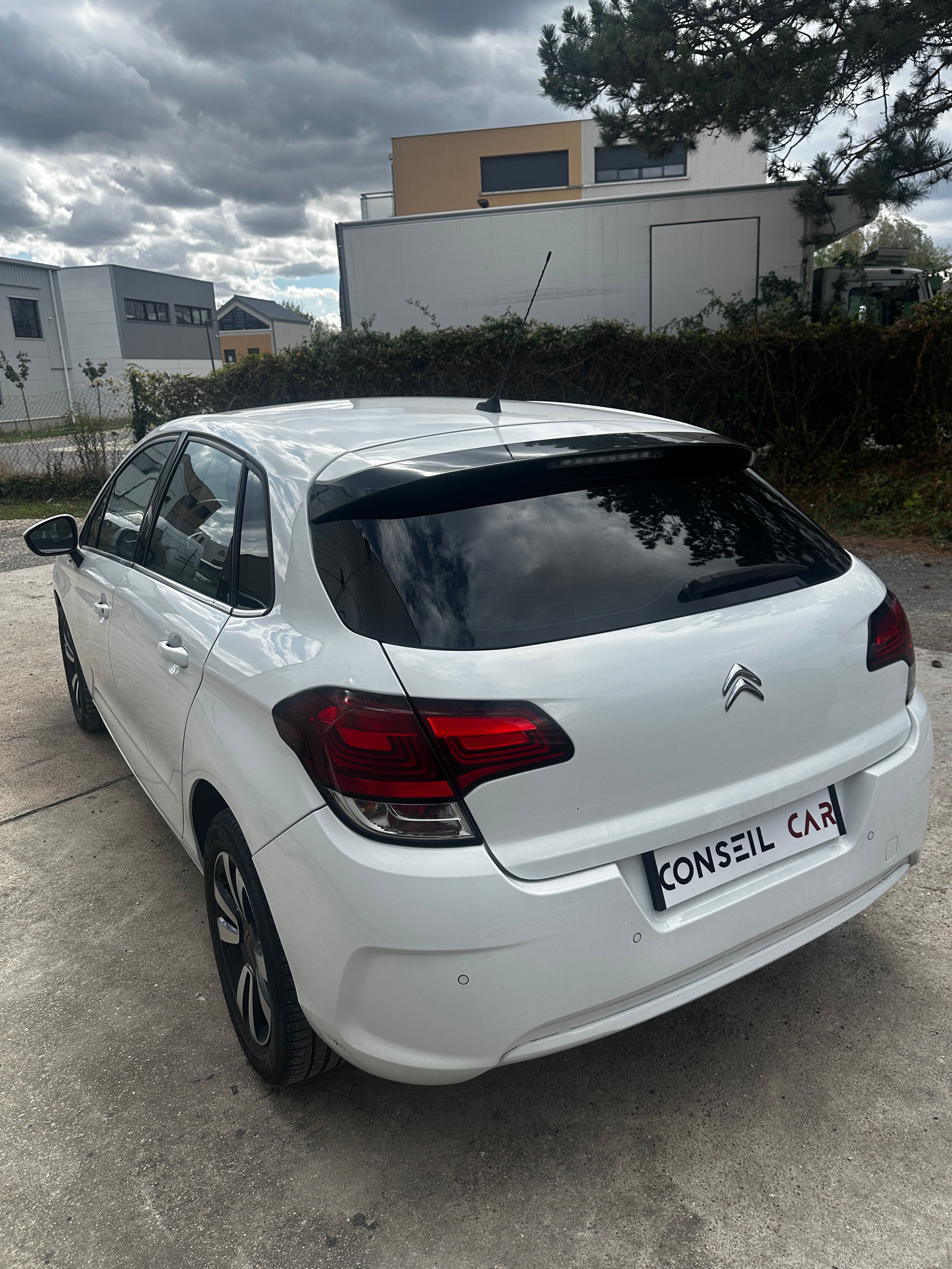 Citroën C4 1.6 HDI 100CH Citroën C4 1.6 HDI 100CH