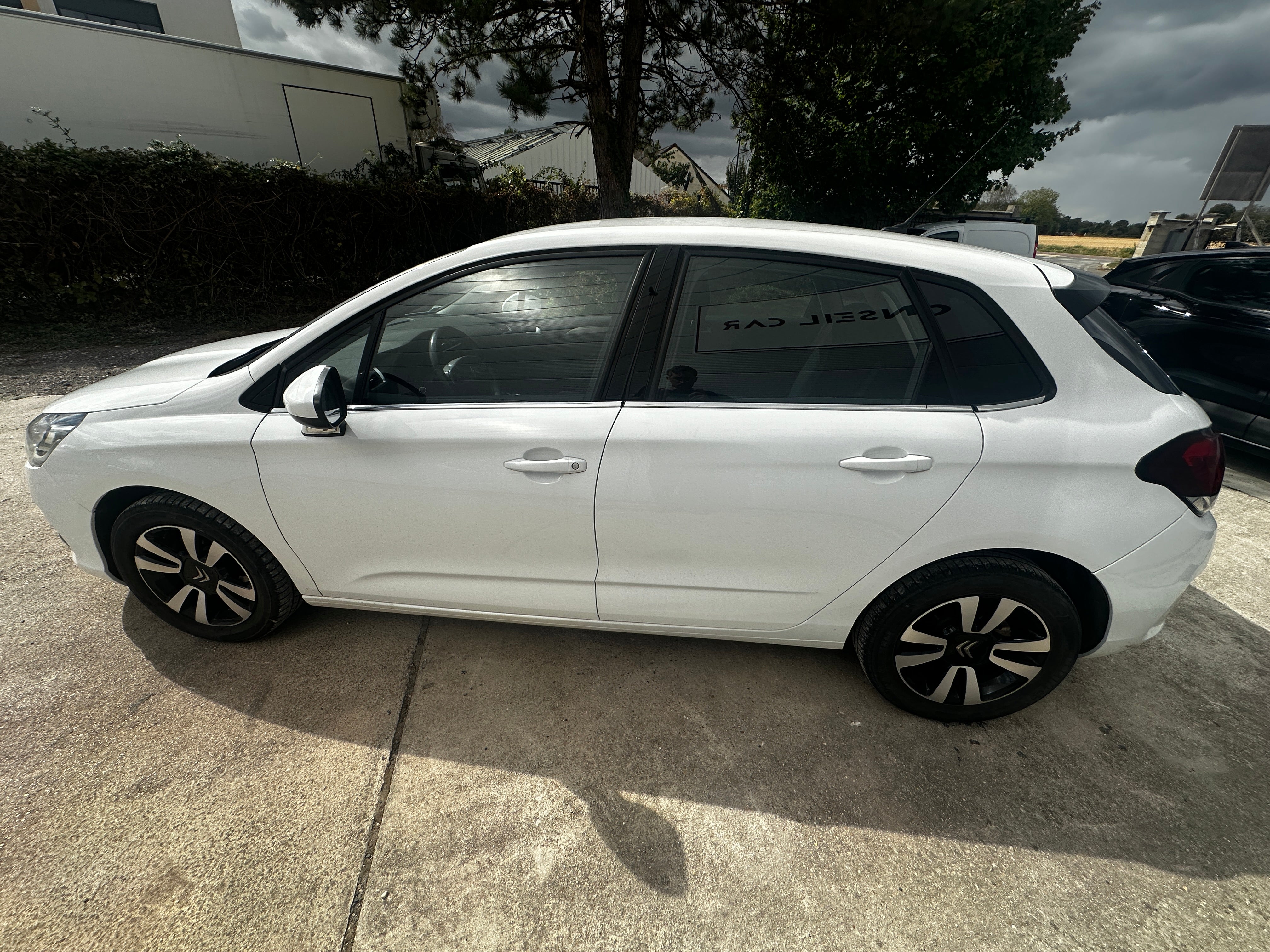Citroën C4 1.6 HDI 100CH Citroën C4 1.6 HDI 100CH