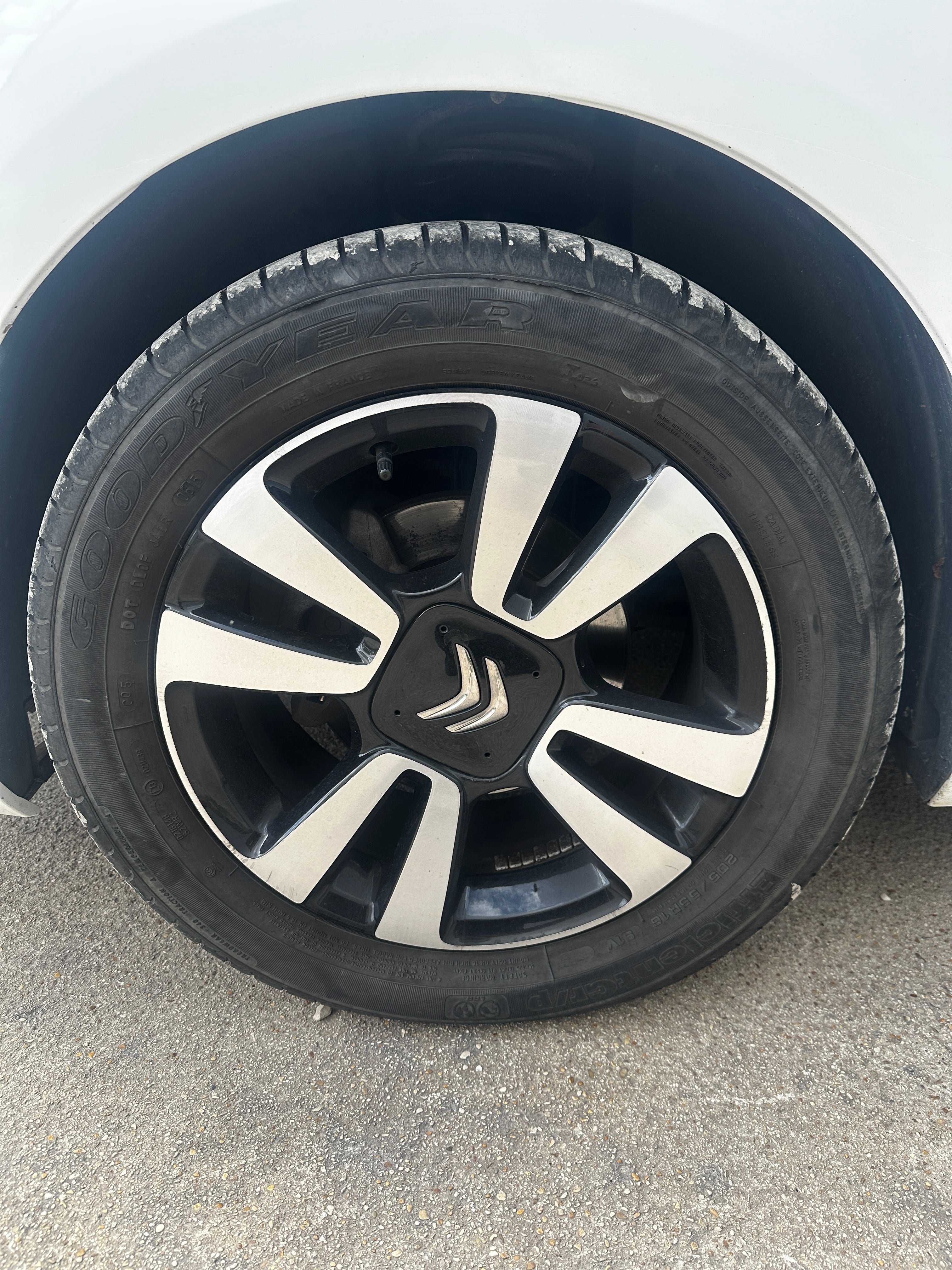 Citroën C4 1.6 HDI 100CH Citroën C4 1.6 HDI 100CH