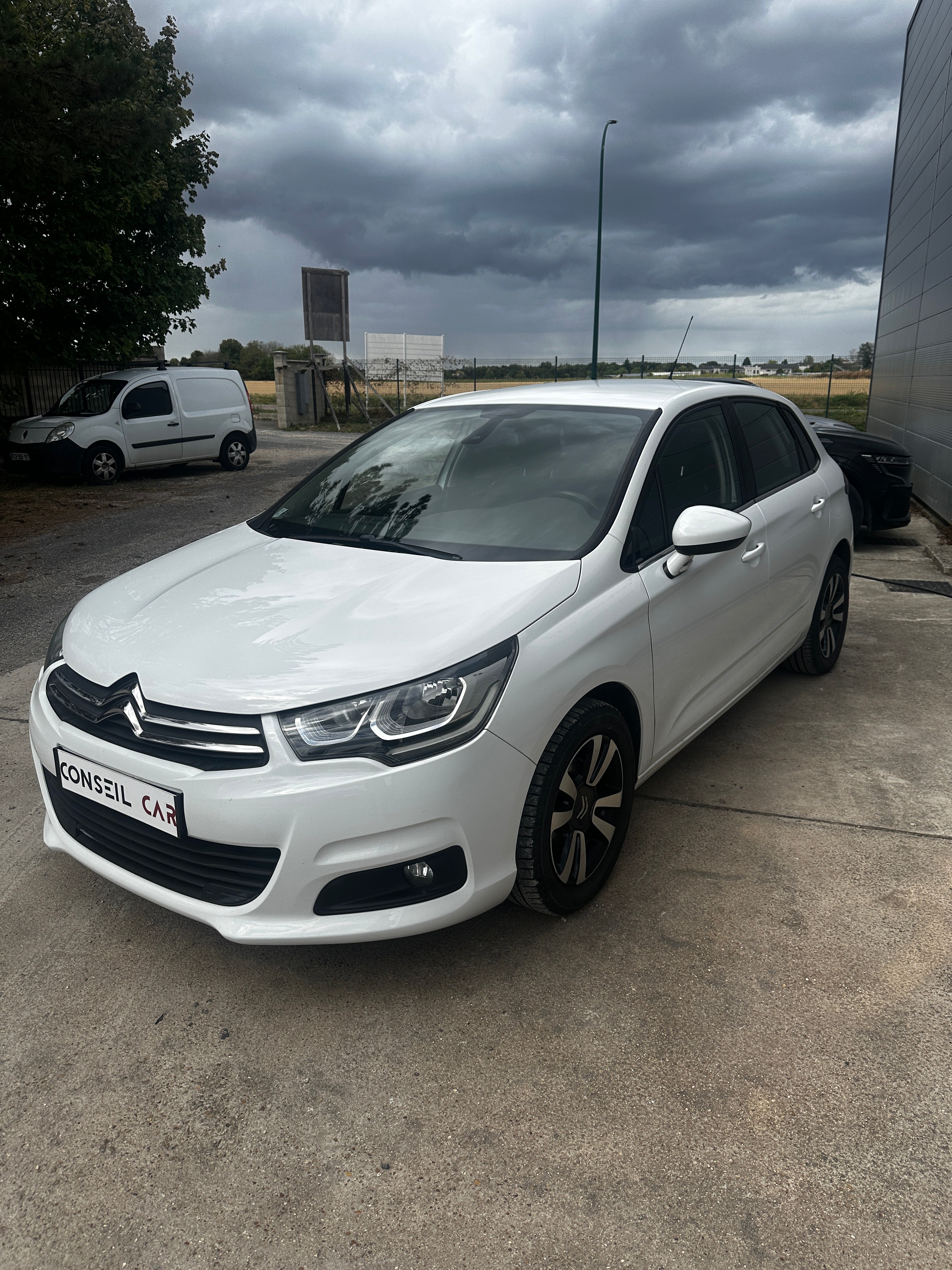 Citroën C4 1.6 HDI 100CH Citroën C4 1.6 HDI 100CH
