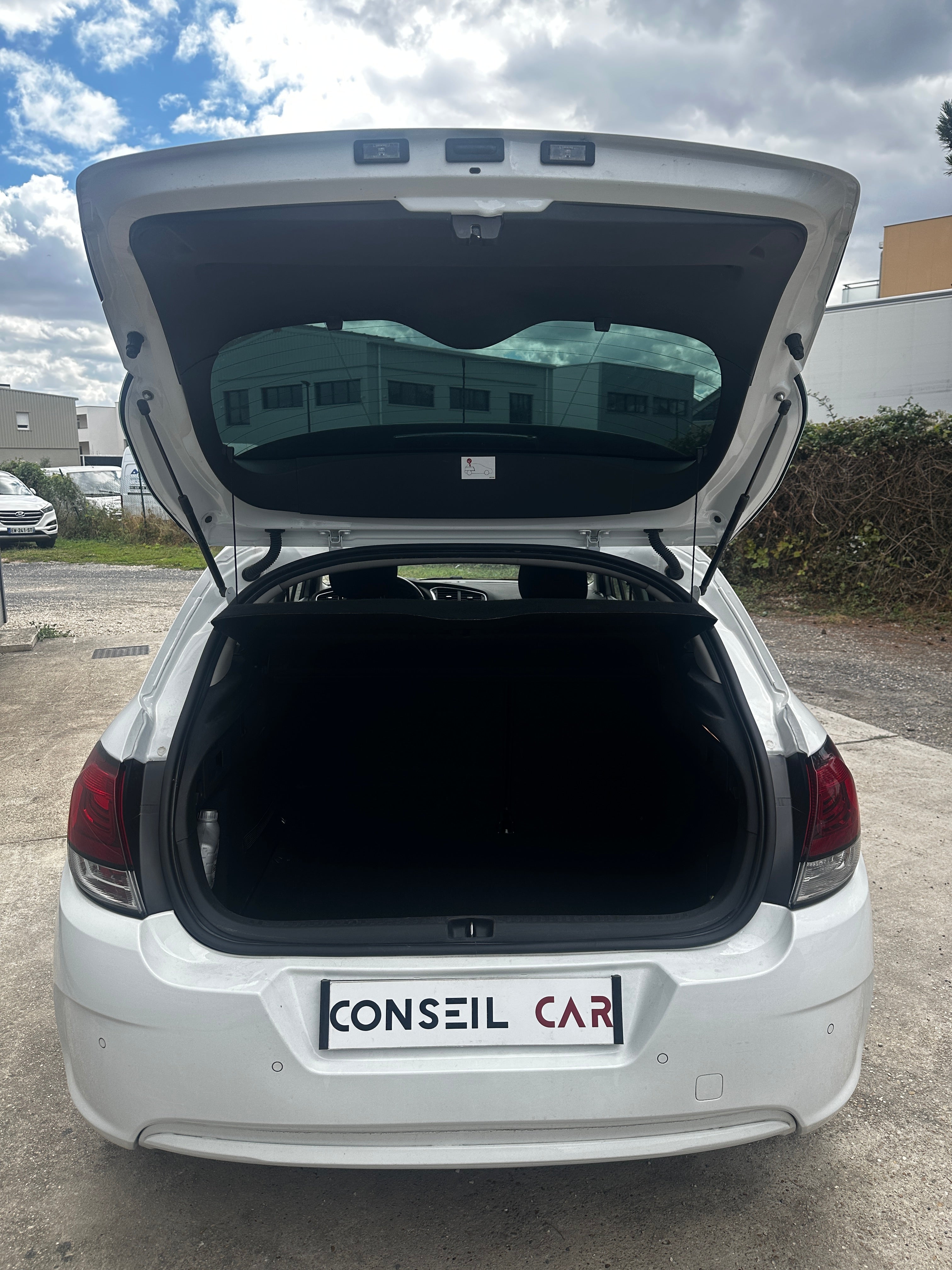 Citroën C4 1.6 HDI 100CH Citroën C4 1.6 HDI 100CH