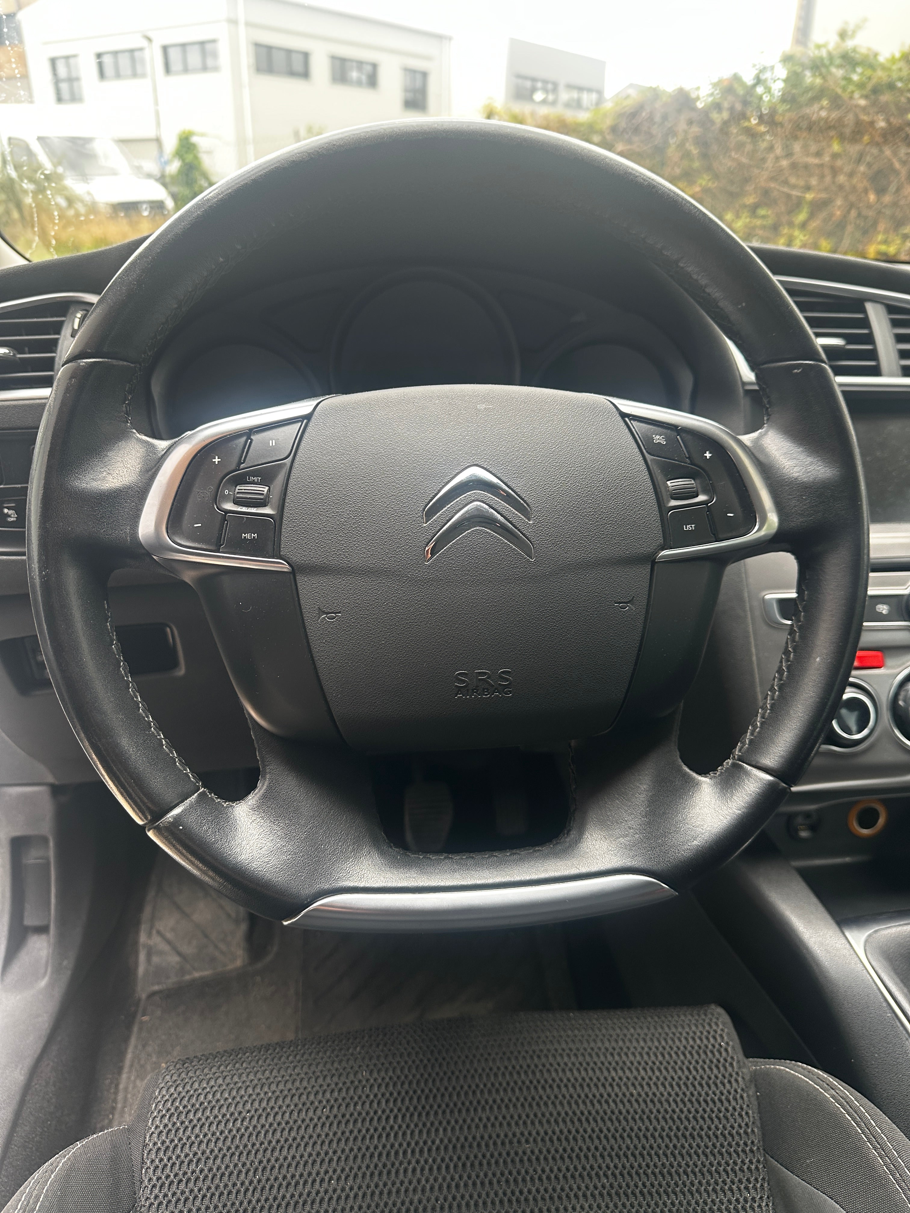 Citroën C4 1.6 HDI 100CH Citroën C4 1.6 HDI 100CH