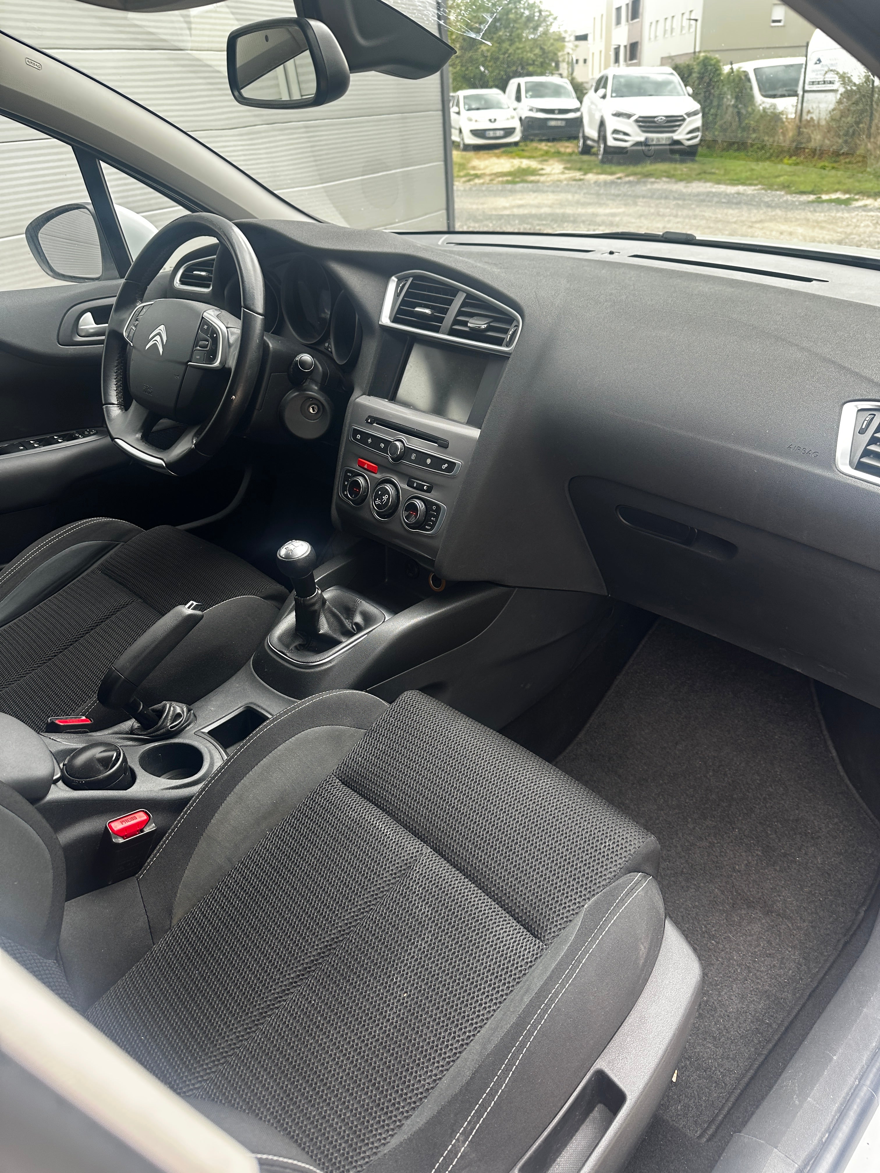 Citroën C4 1.6 HDI 100CH Citroën C4 1.6 HDI 100CH