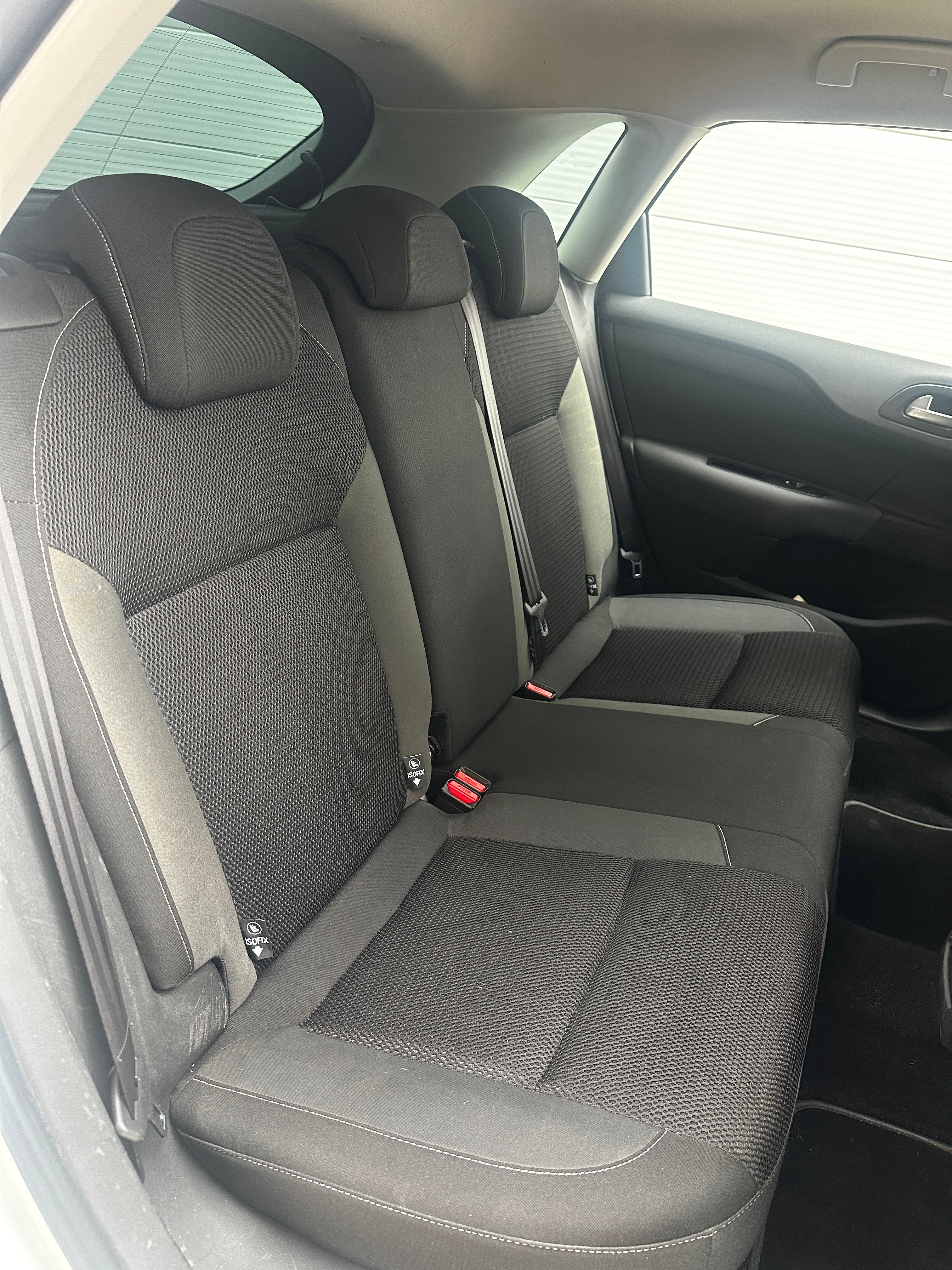 Citroën C4 1.6 HDI 100CH Citroën C4 1.6 HDI 100CH