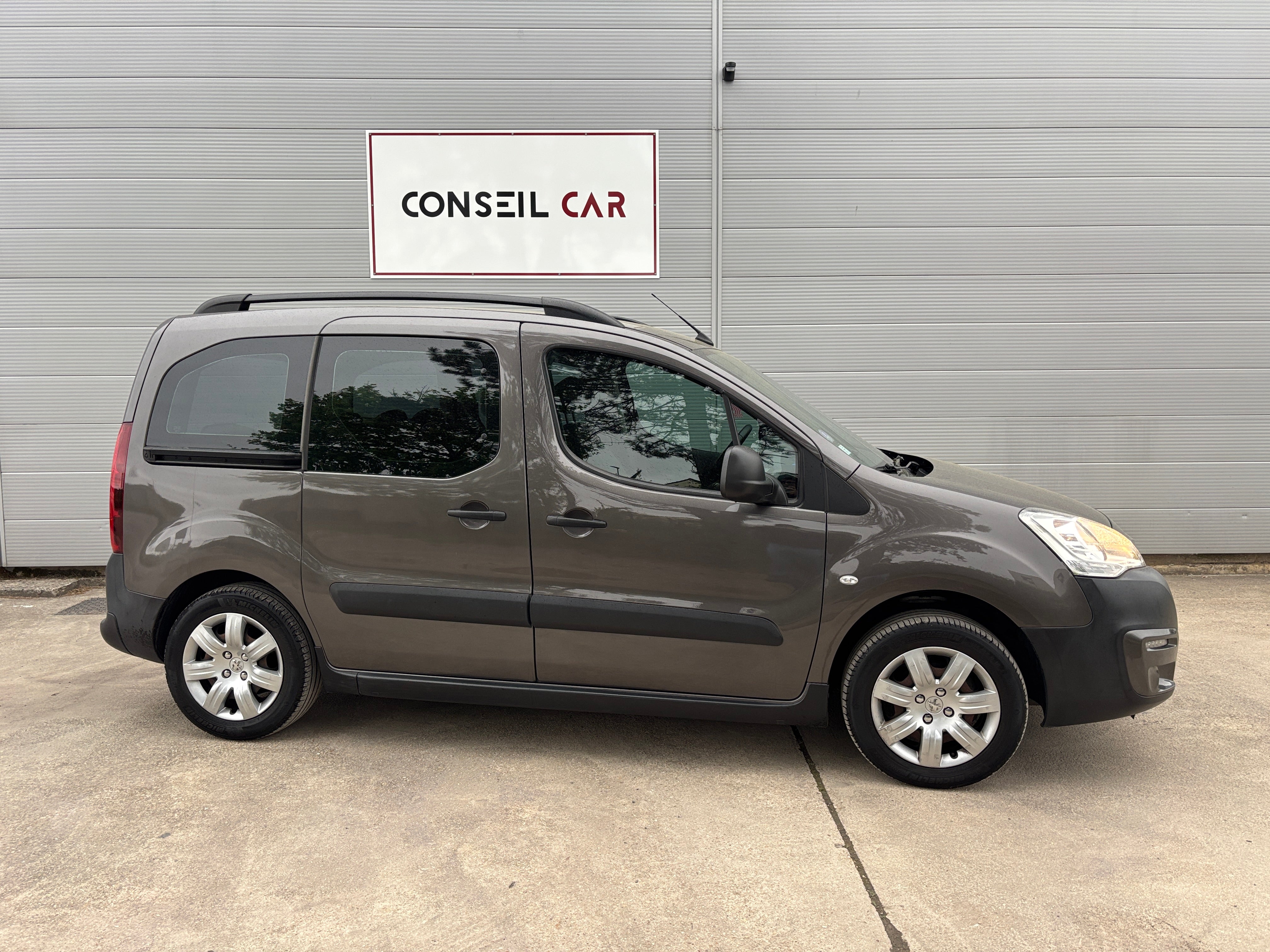Peugeot Partner Teepee 1.2 PureTech 110CH Peugeot Partner Teepee 1.2 PureTech 110CH