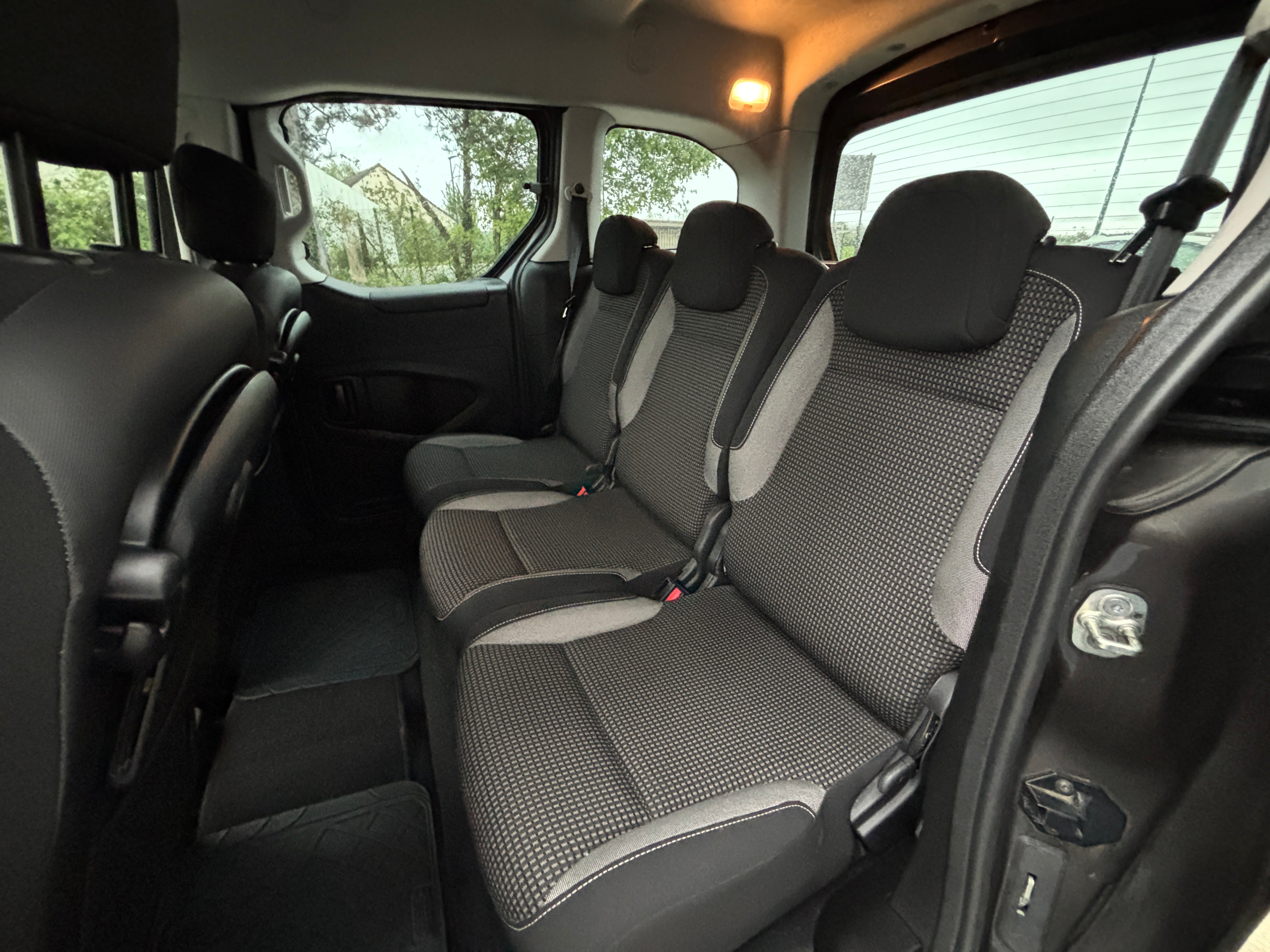 Peugeot Partner Teepee 1.2 PureTech 110CH Peugeot Partner Teepee 1.2 PureTech 110CH