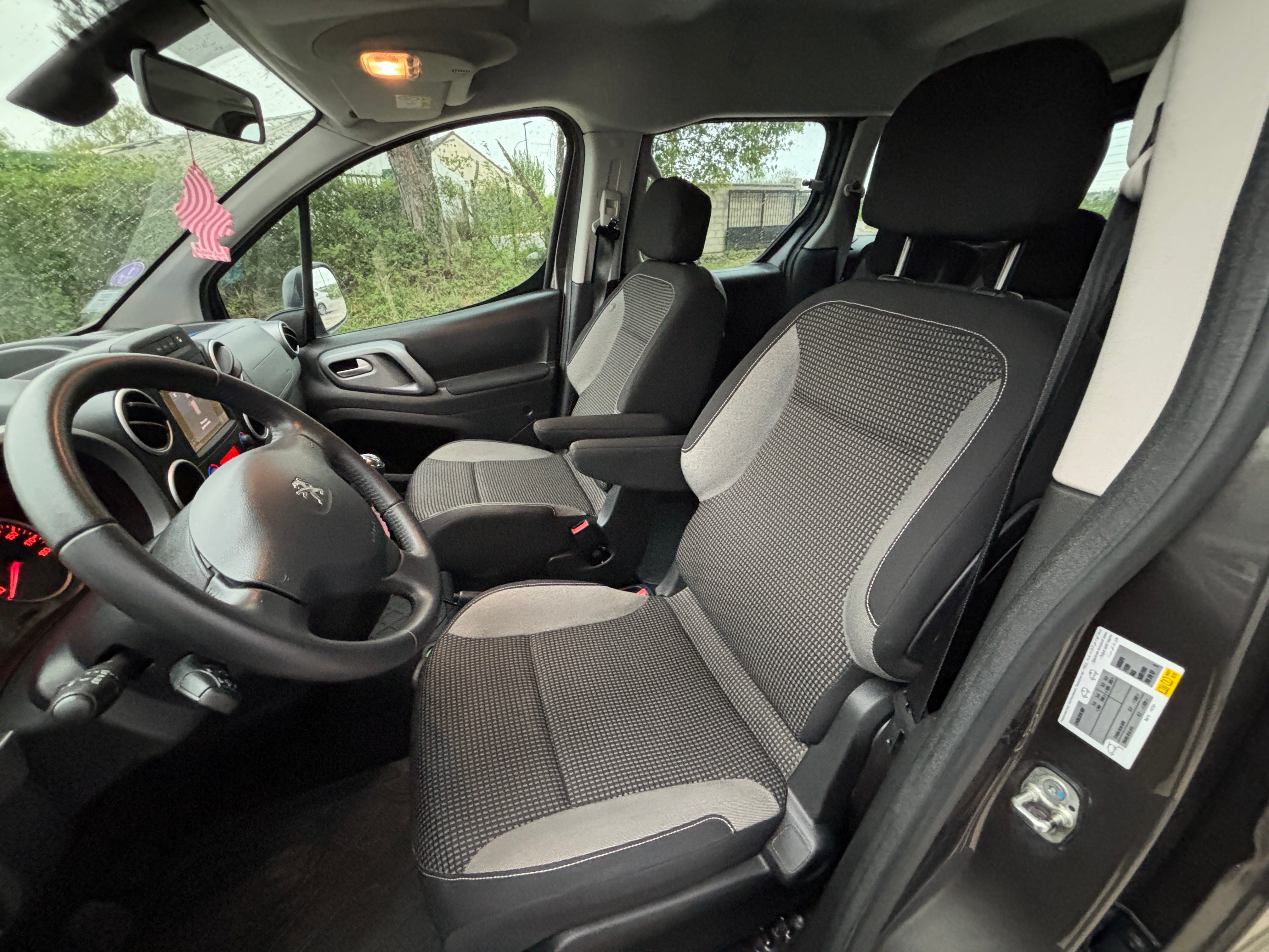 Peugeot Partner Teepee 1.2 PureTech 110CH Peugeot Partner Teepee 1.2 PureTech 110CH